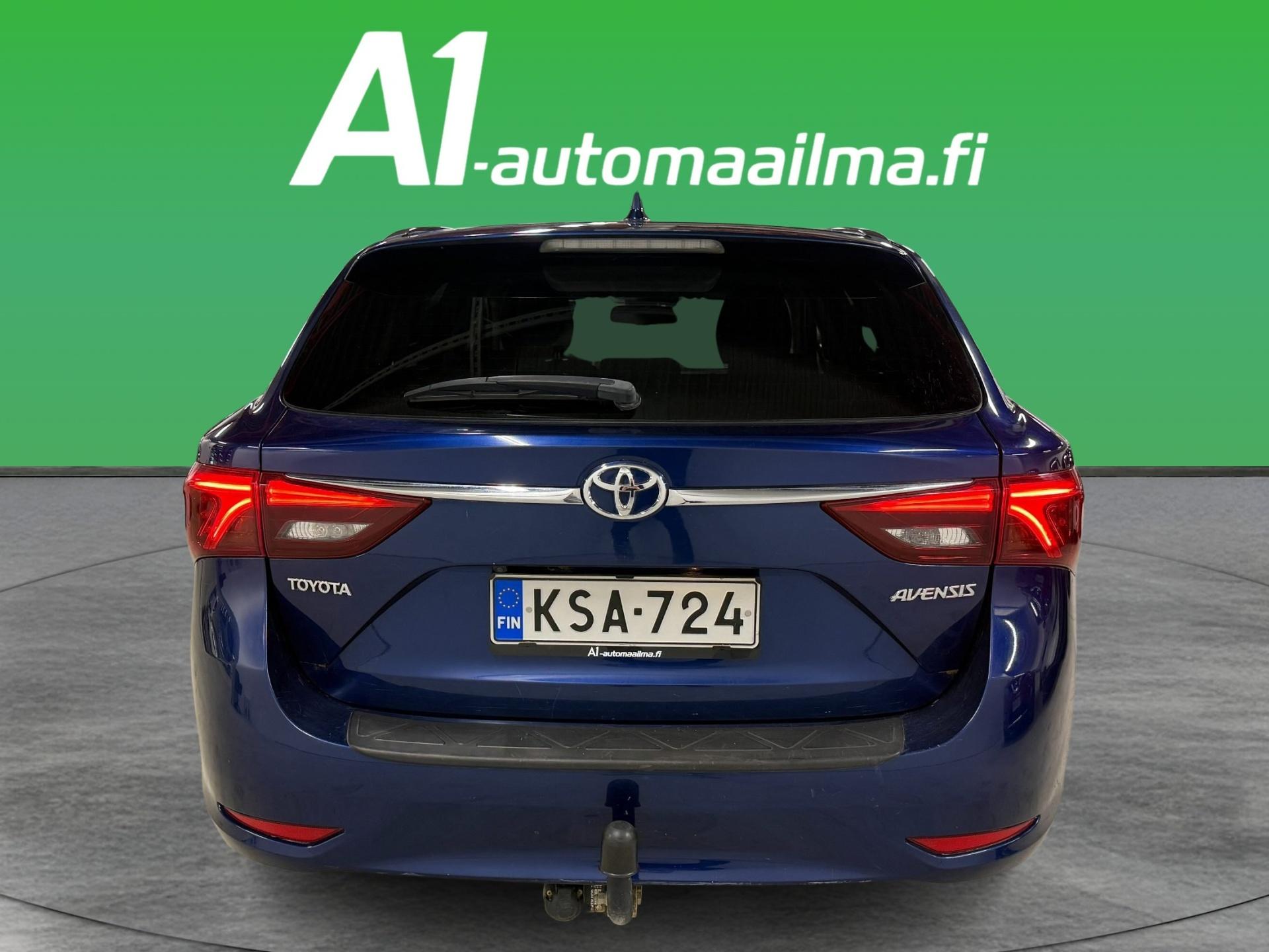 TOYOTA Avensis 2016
