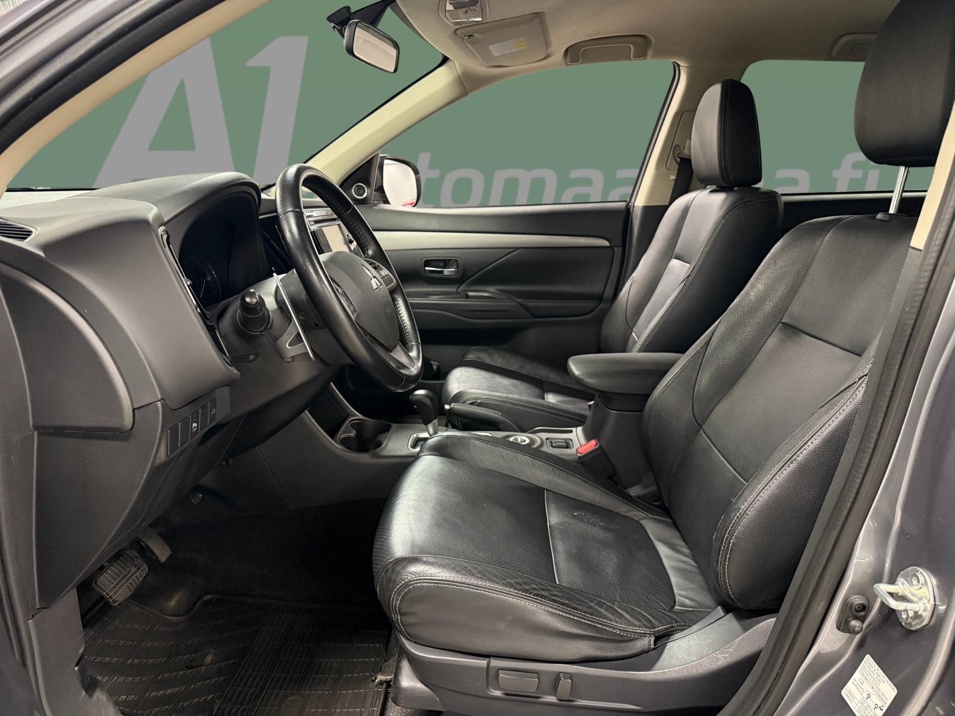 MITSUBISHI Outlander 2012