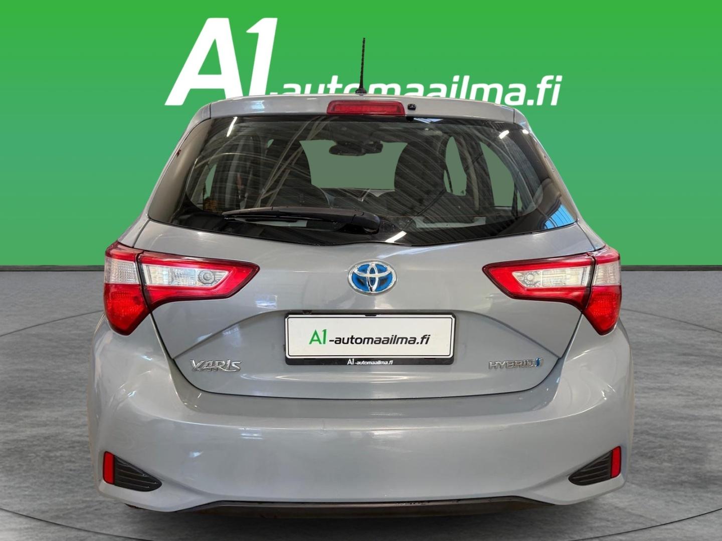 TOYOTA Yaris 2018