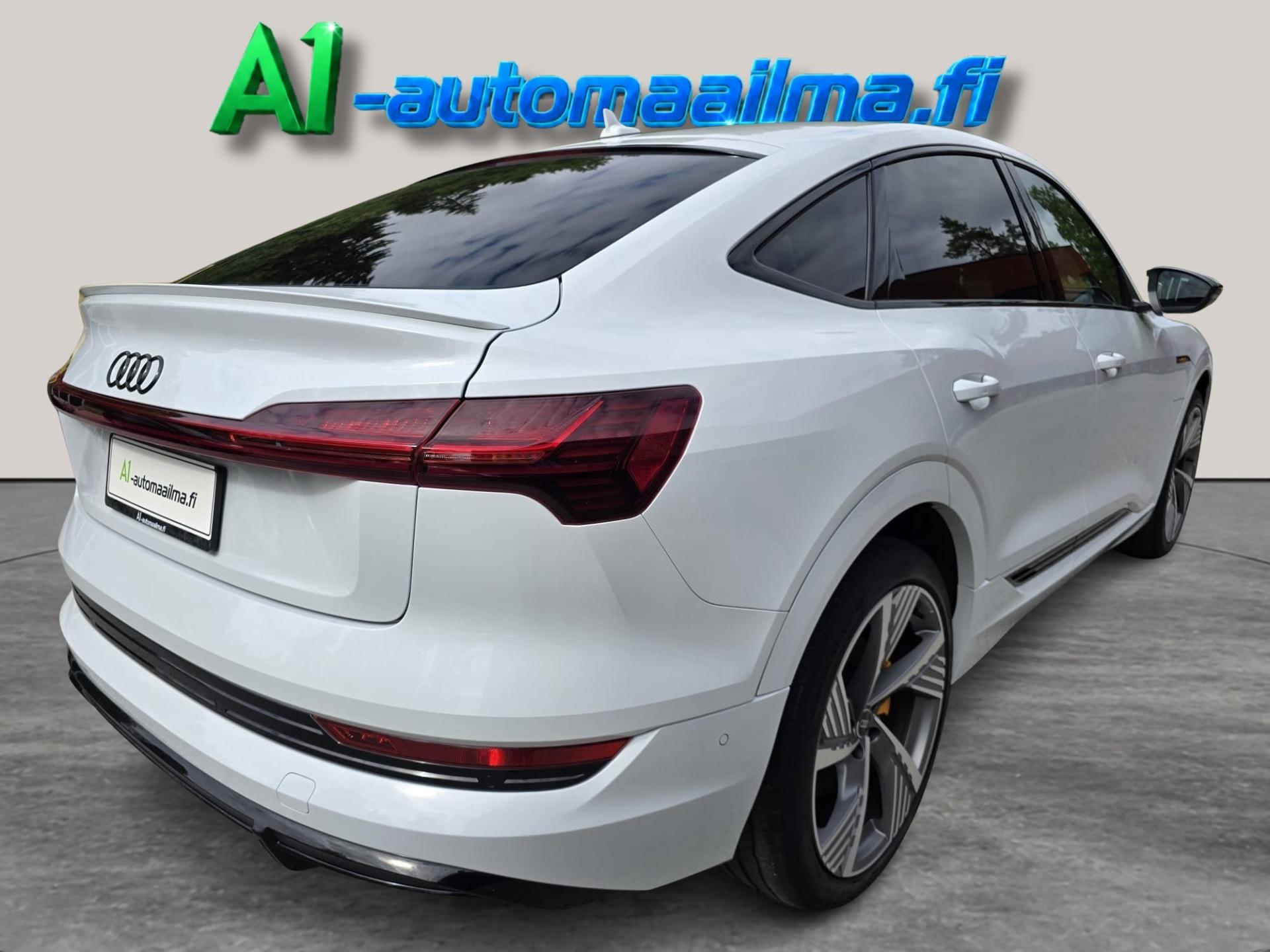 AUDI e-tron 2022