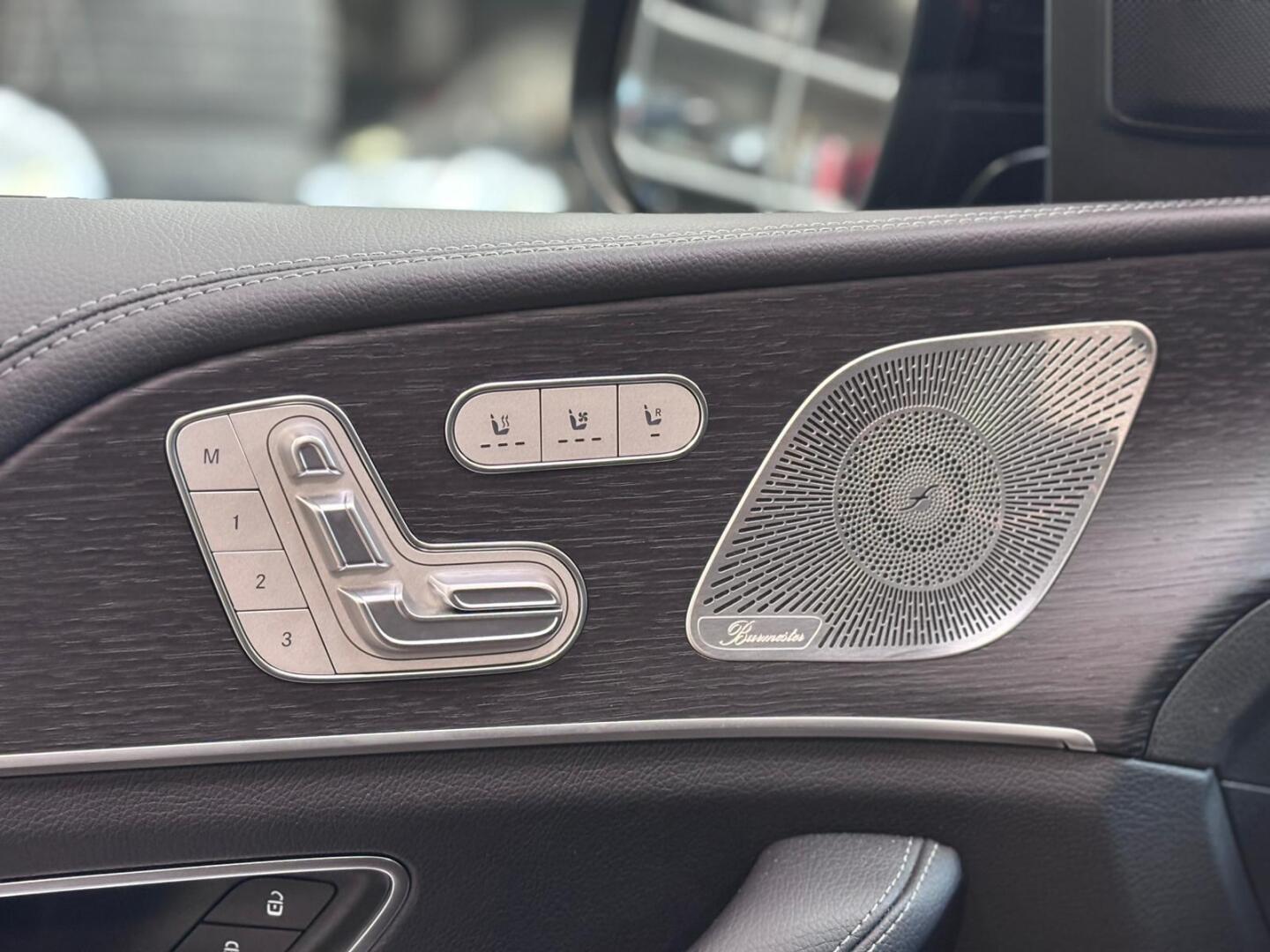 MERCEDES-BENZ GLS 2025