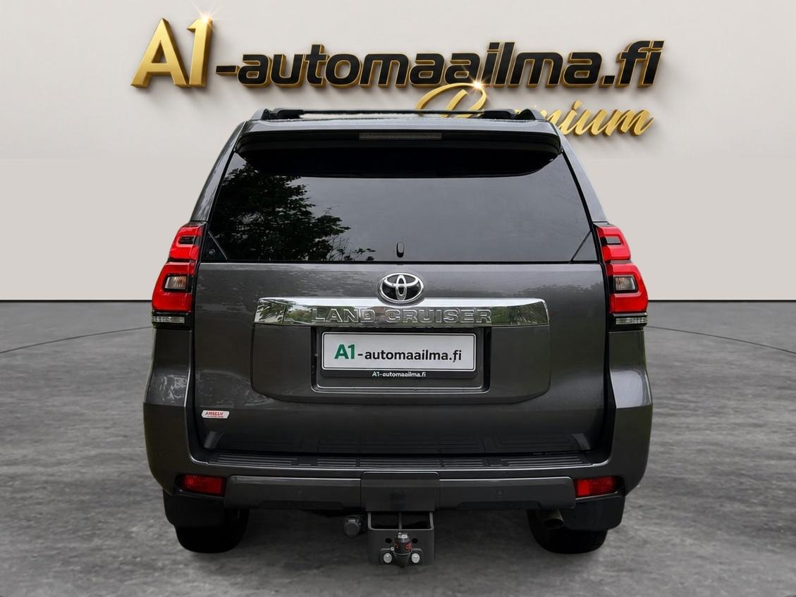 TOYOTA Land Cruiser 2023