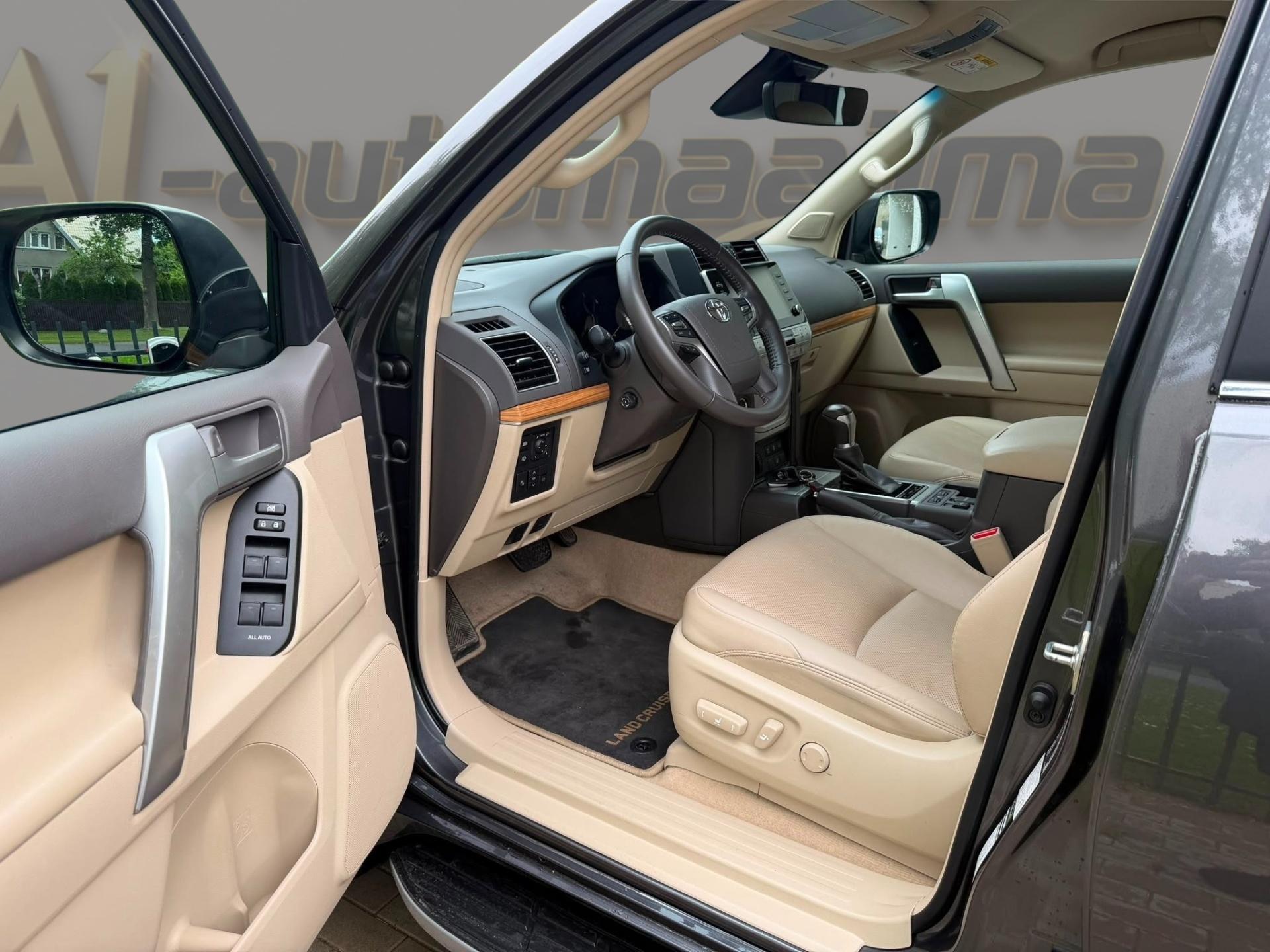 TOYOTA Land Cruiser 2023