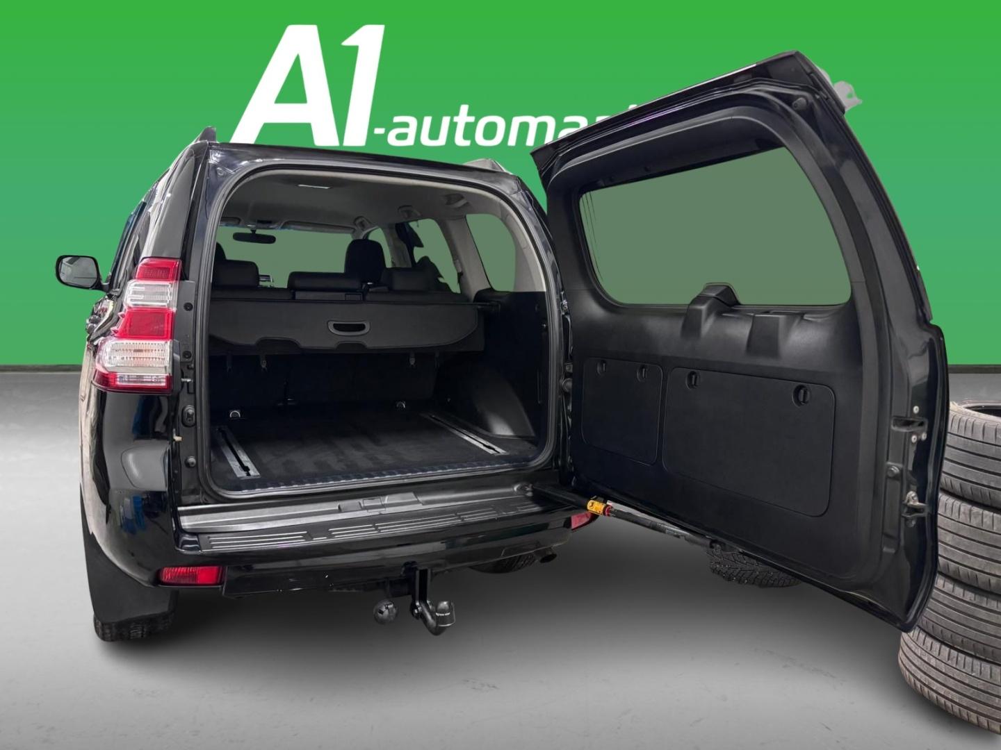 TOYOTA Land Cruiser 2014