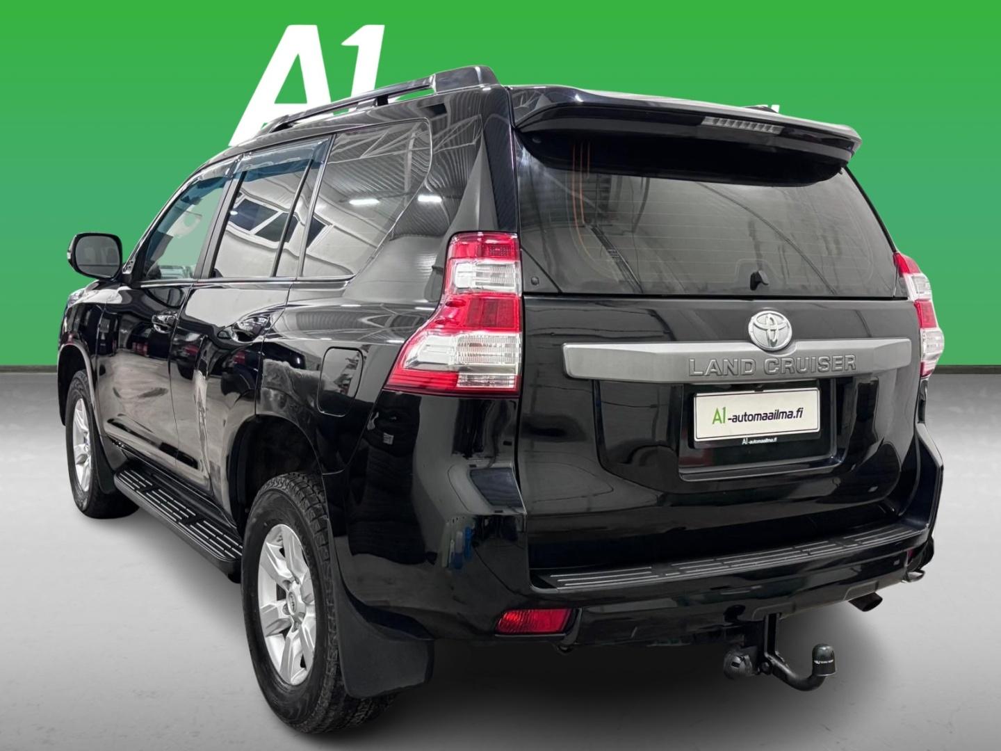 TOYOTA Land Cruiser 2014