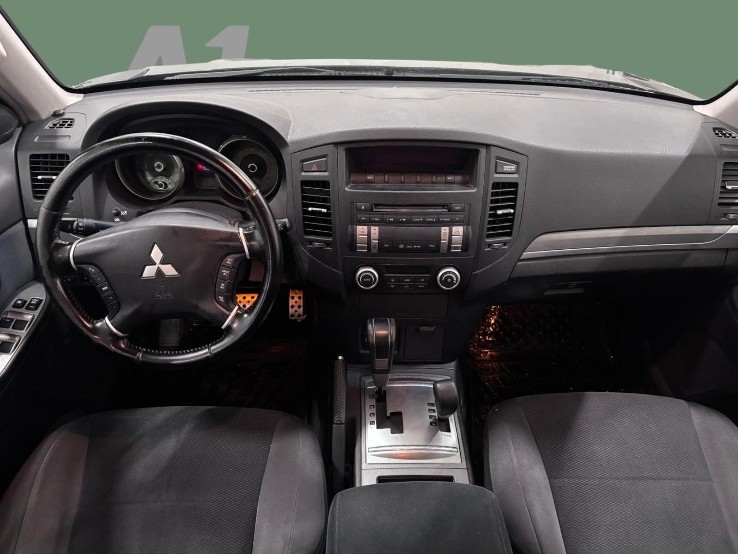 MITSUBISHI Pajero 2007