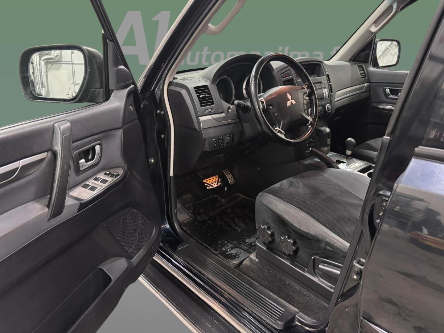 MITSUBISHI Pajero 2007