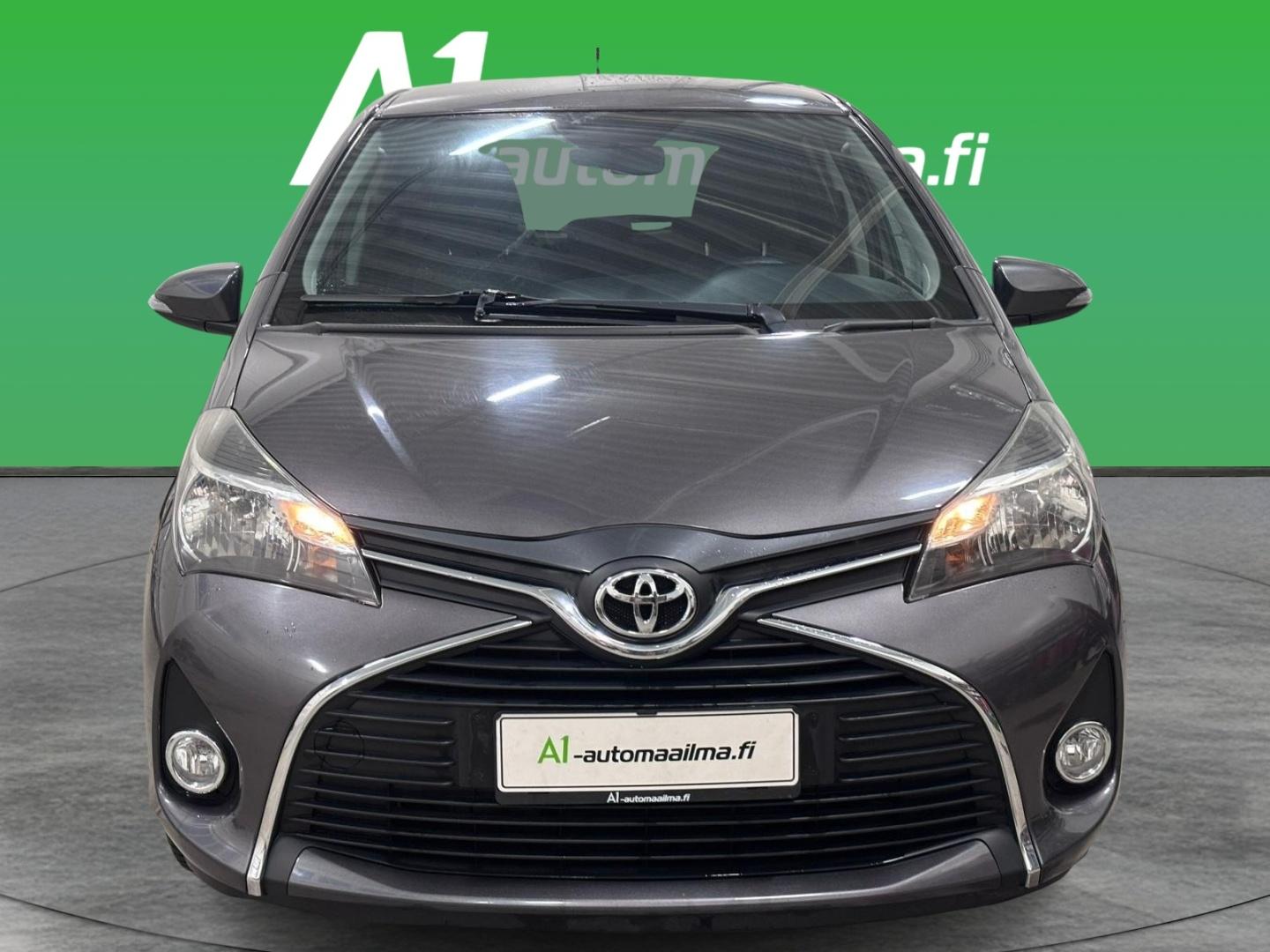 TOYOTA Yaris 2015