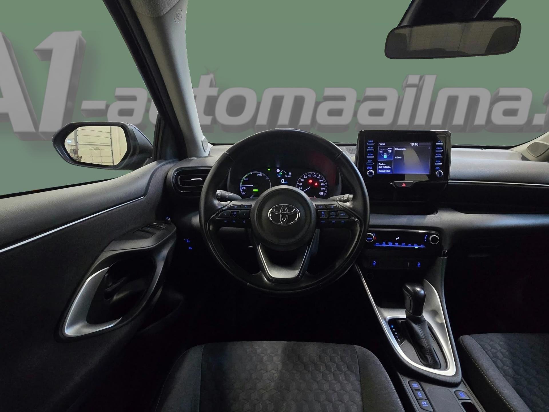 TOYOTA Yaris 2023