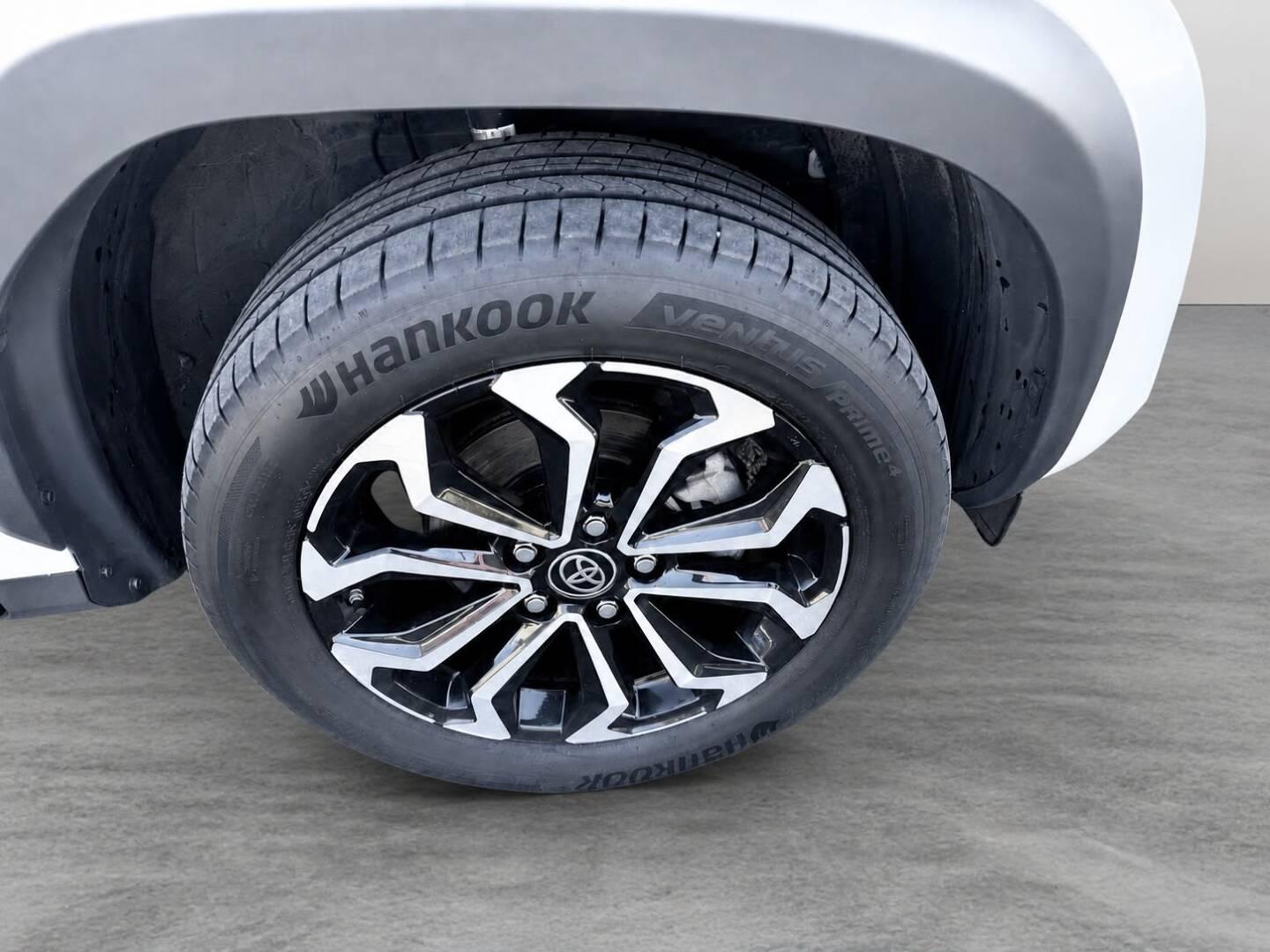 TOYOTA Yaris Cross 2024