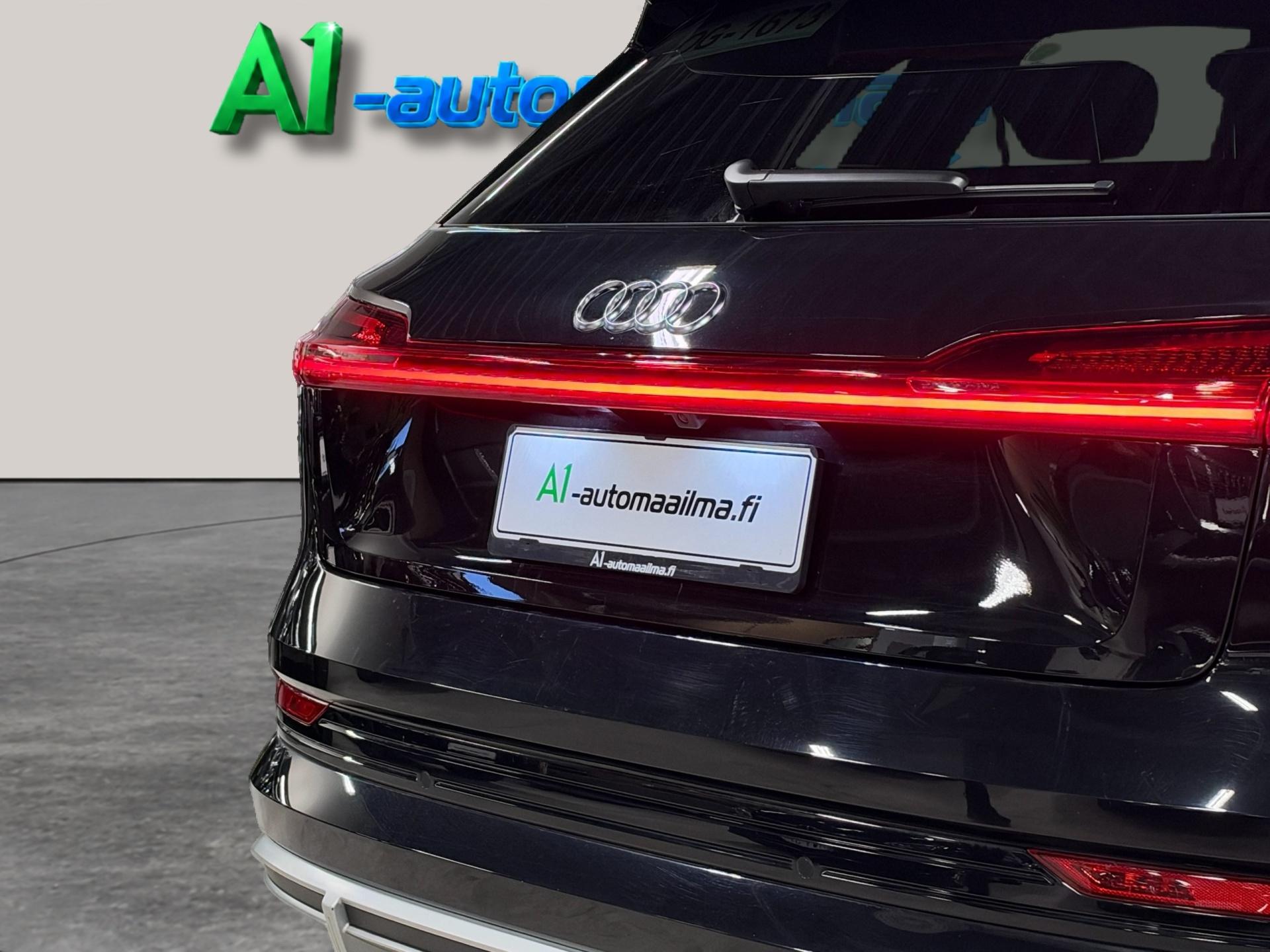 AUDI e-tron 2022