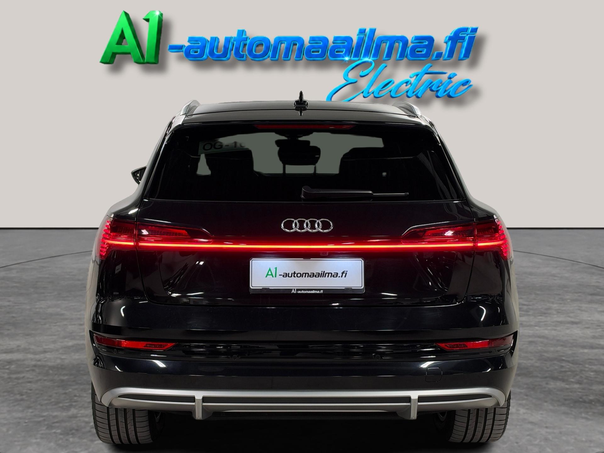 AUDI e-tron 2022
