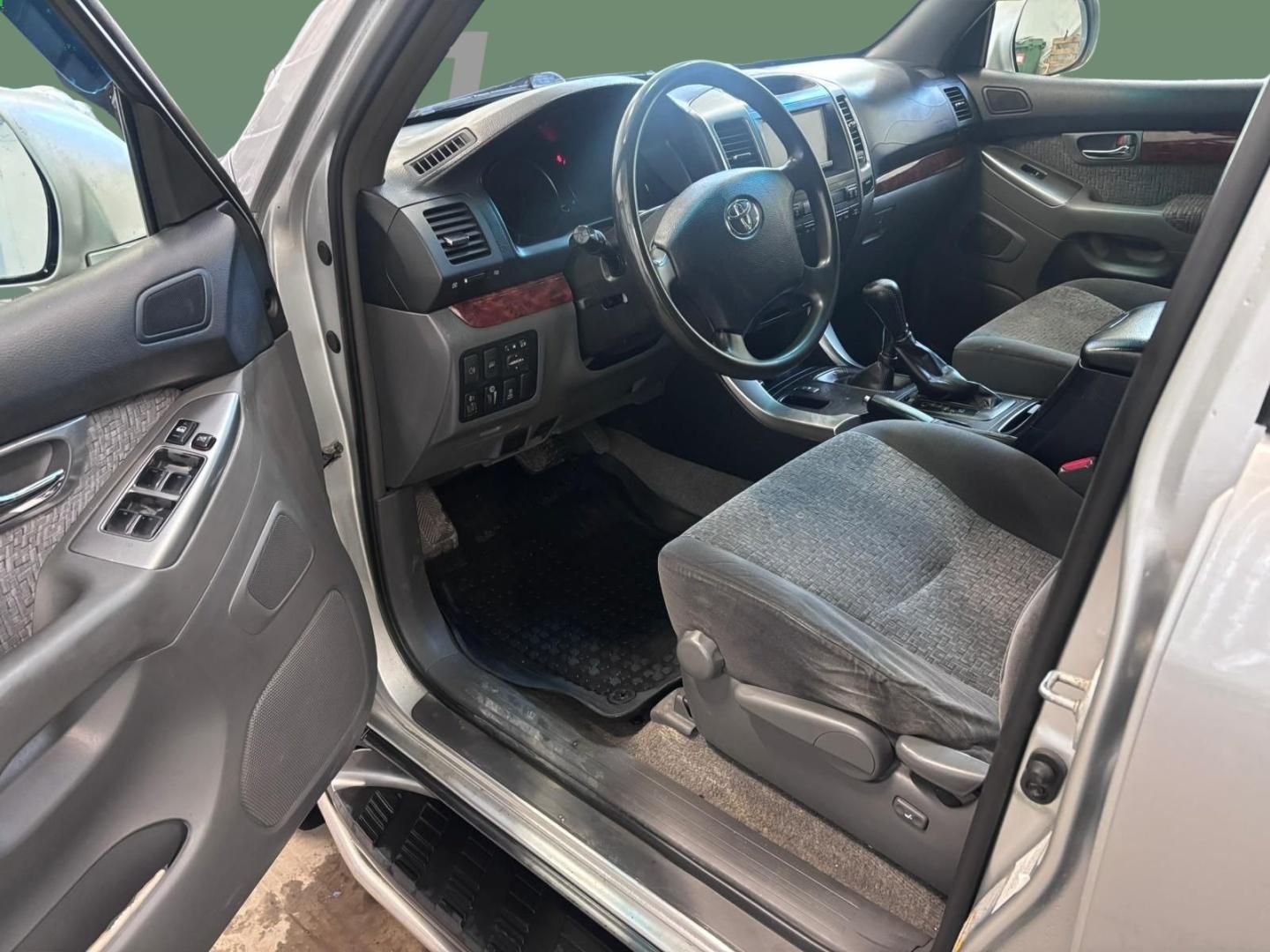 TOYOTA Land Cruiser 2006