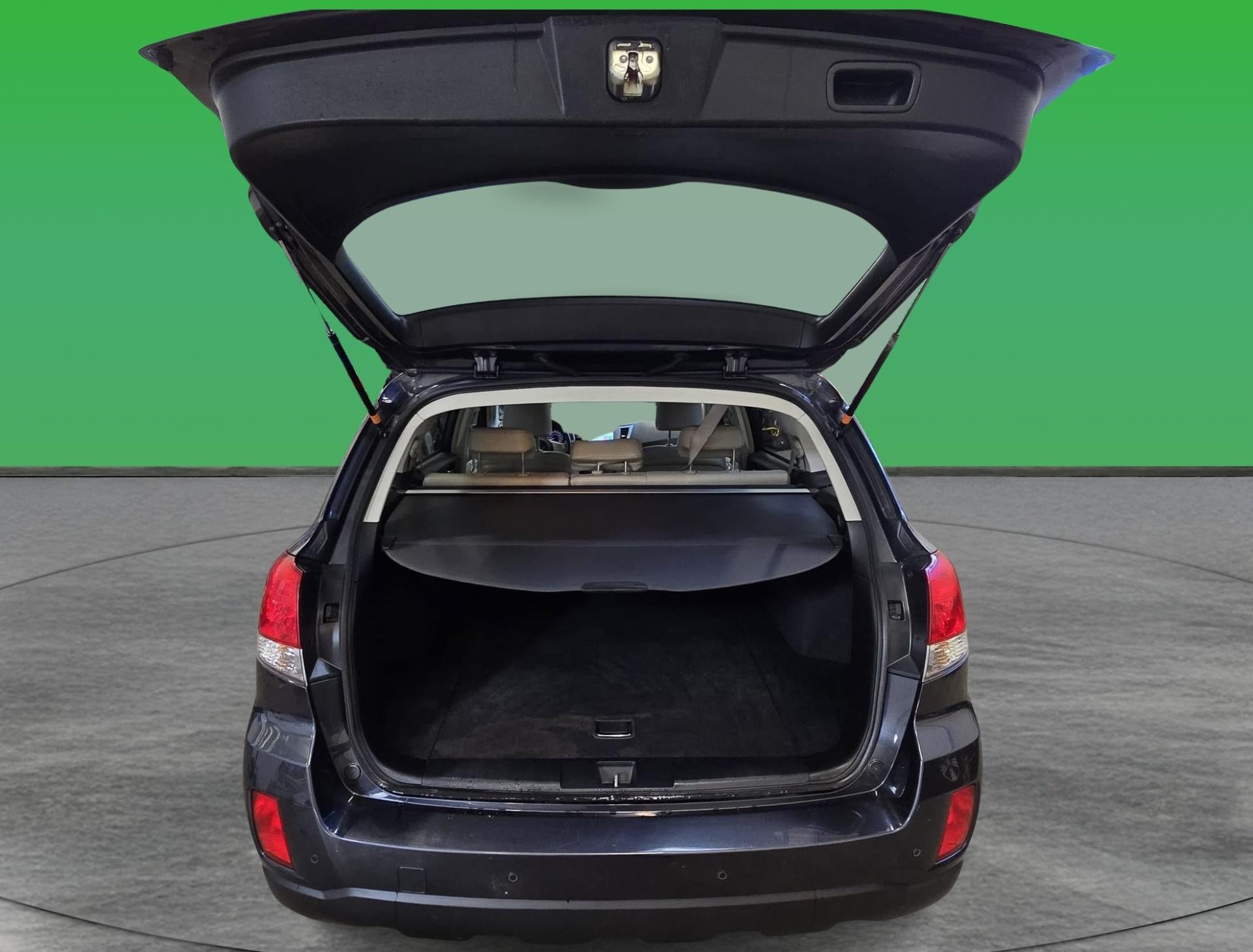 SUBARU Outback 2013