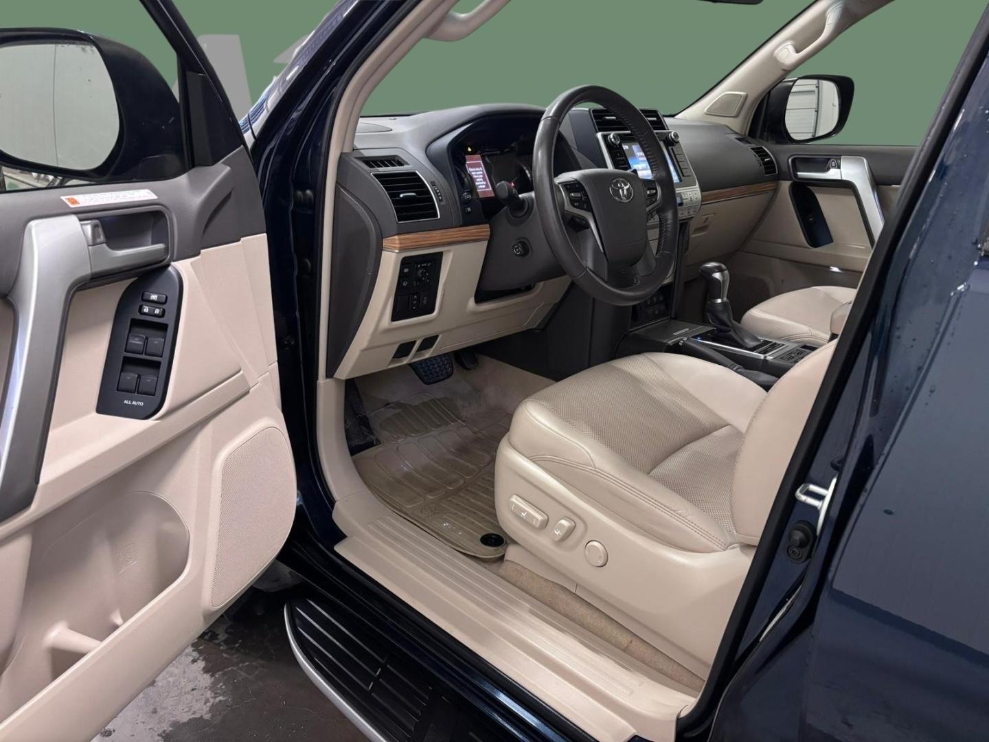 TOYOTA Land Cruiser 2020