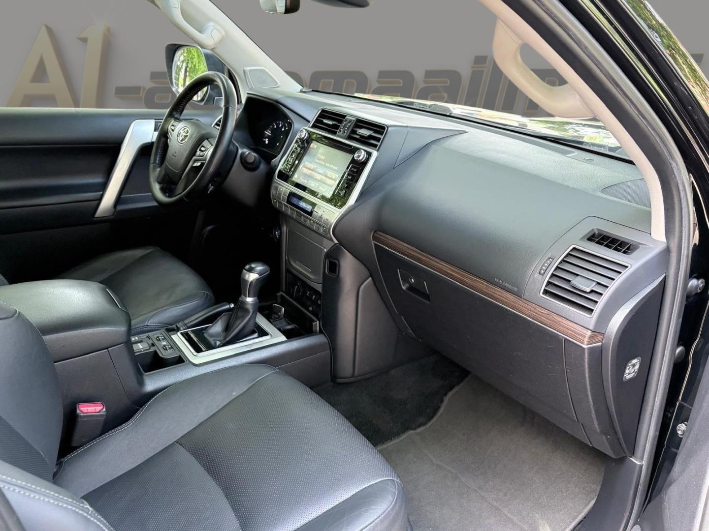 TOYOTA Land Cruiser 2019