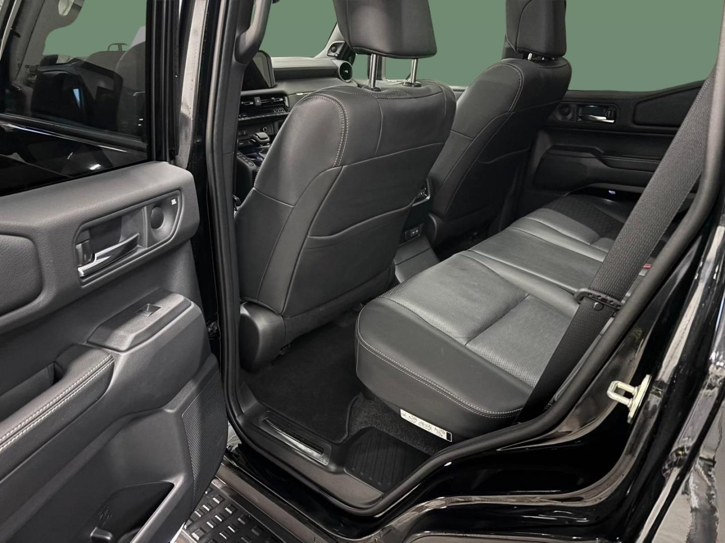 TOYOTA Land Cruiser 2025