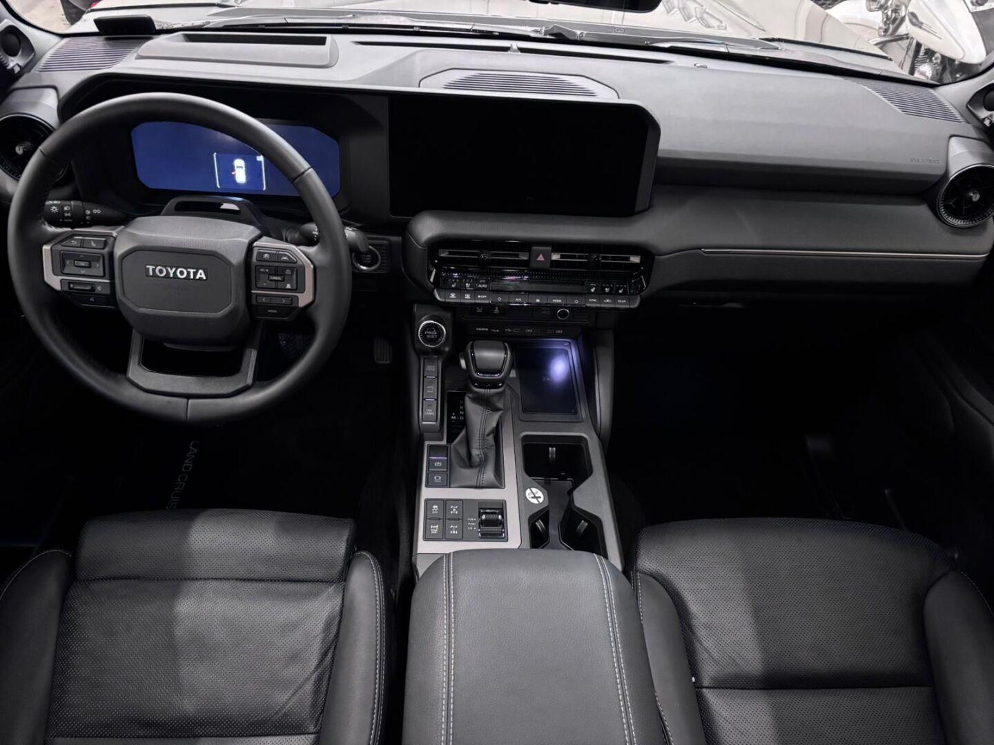 TOYOTA Land Cruiser 2025