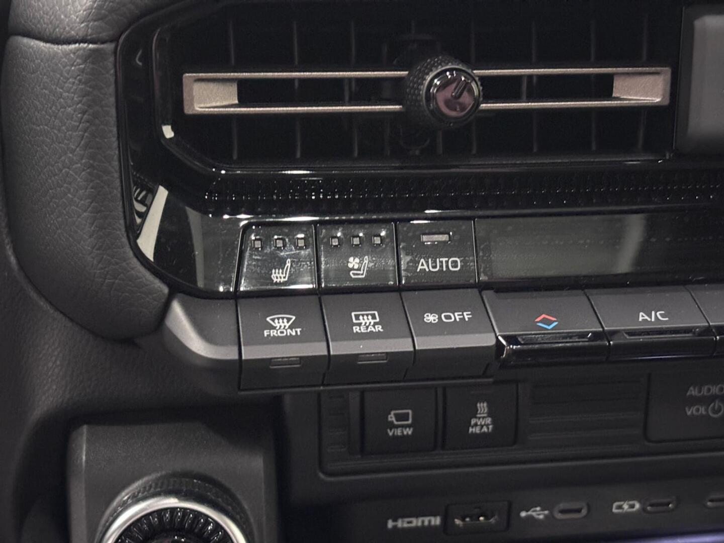 TOYOTA Land Cruiser 2025