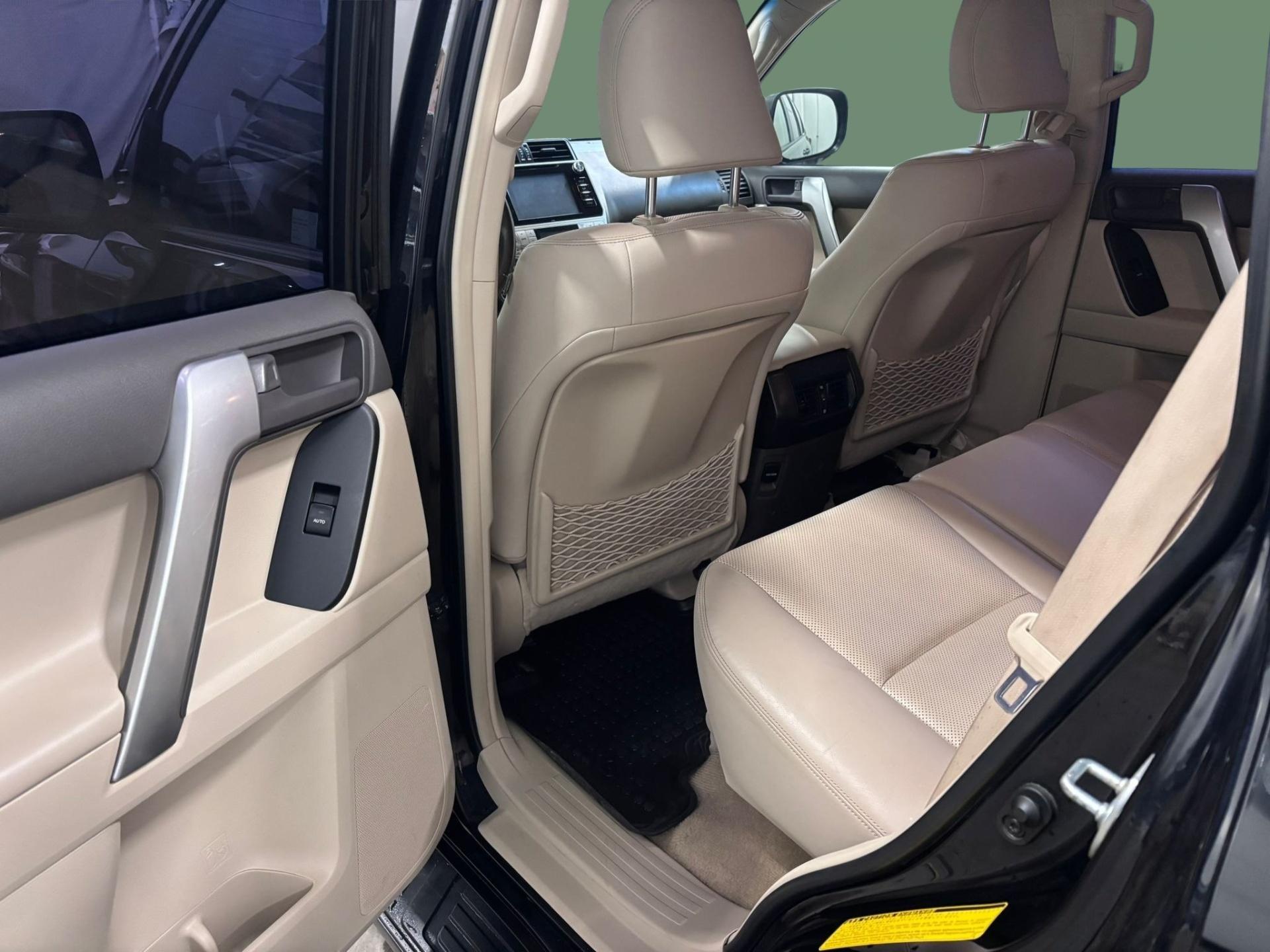 TOYOTA Land Cruiser 2018