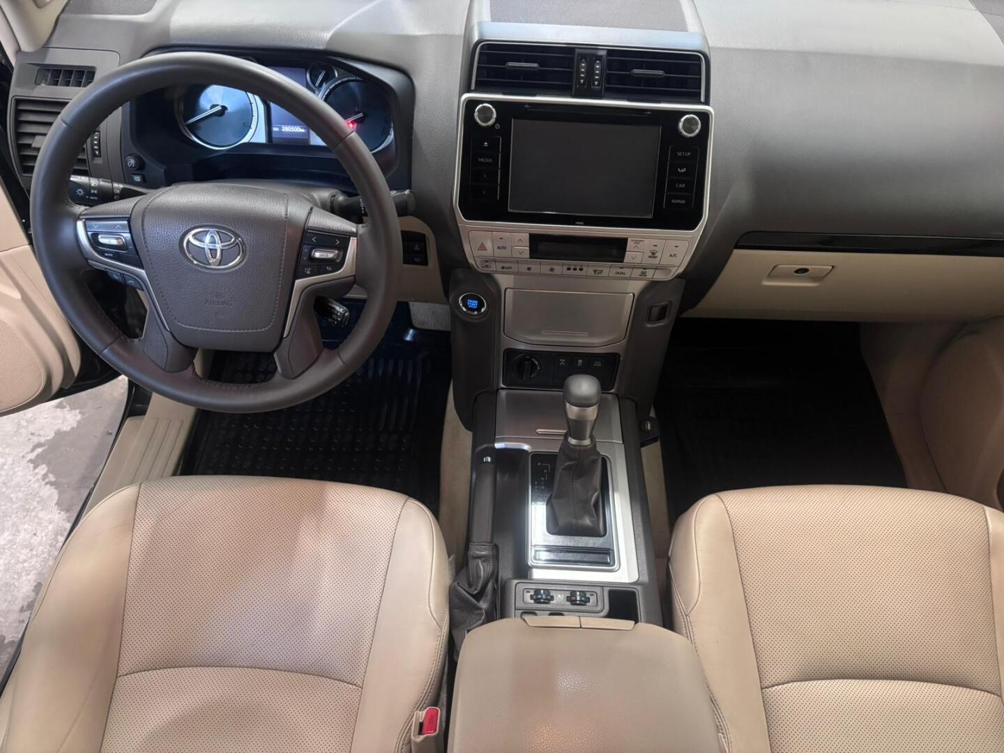 TOYOTA Land Cruiser 2018