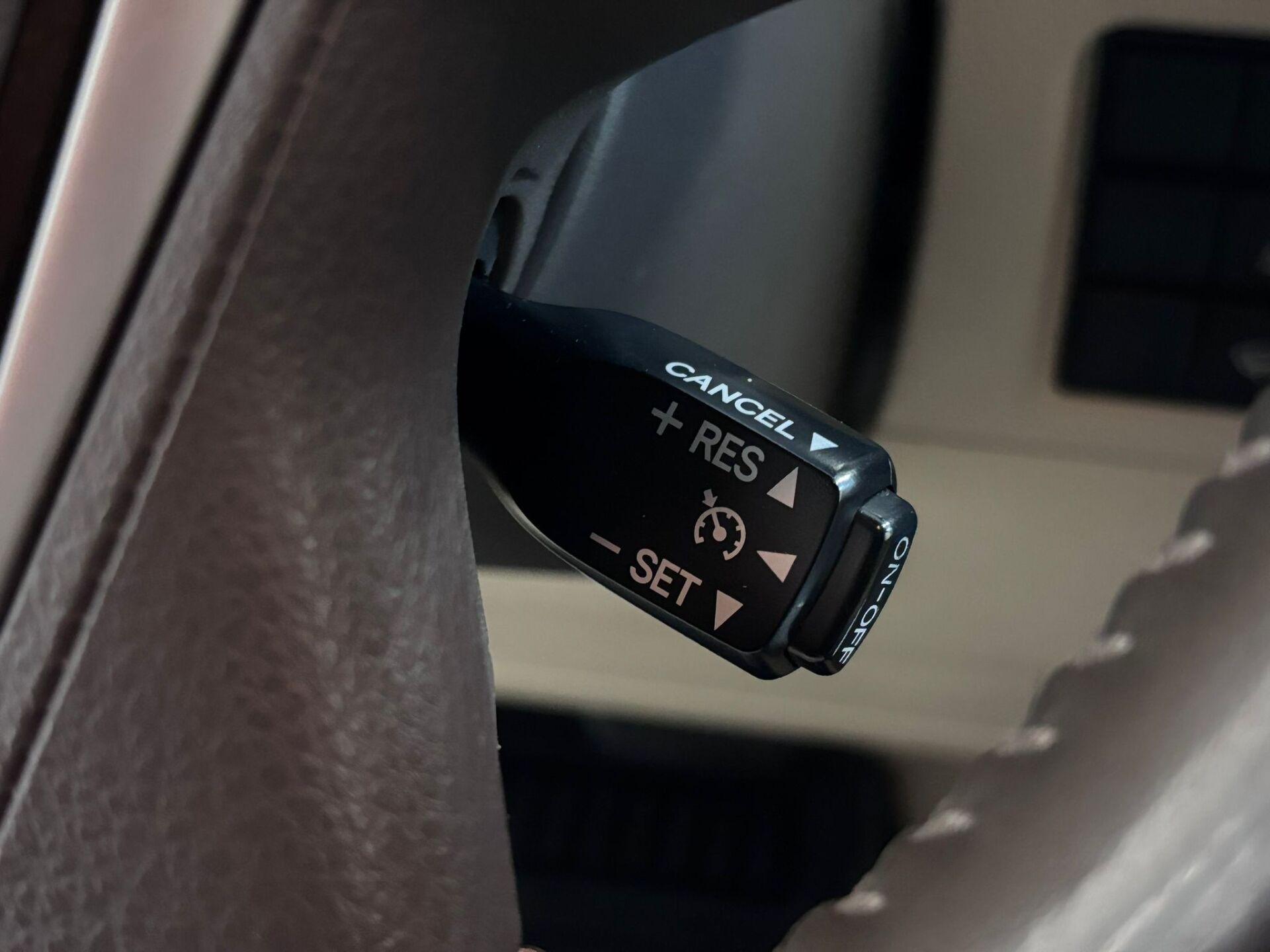 TOYOTA Land Cruiser 2018