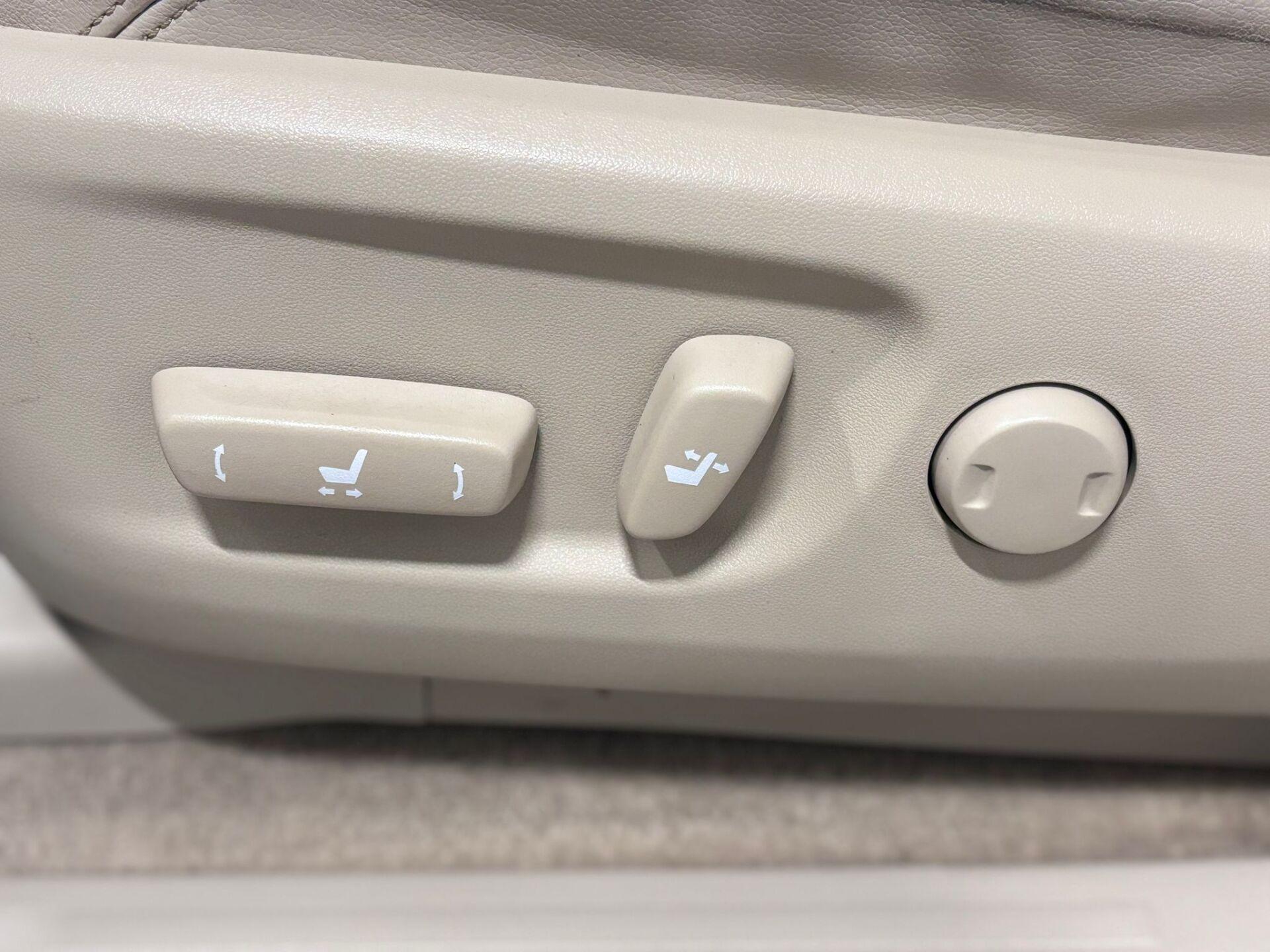 TOYOTA Land Cruiser 2018