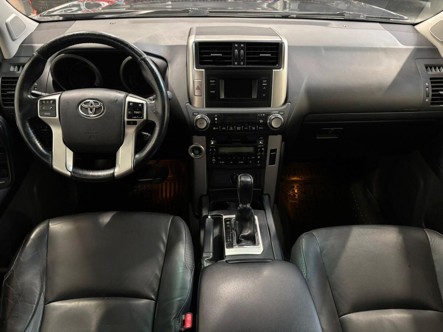 TOYOTA Land Cruiser 2011