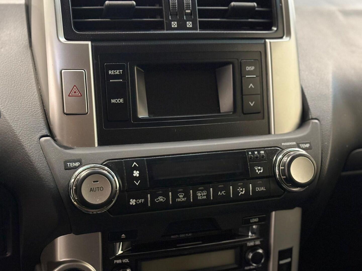 TOYOTA Land Cruiser 2011