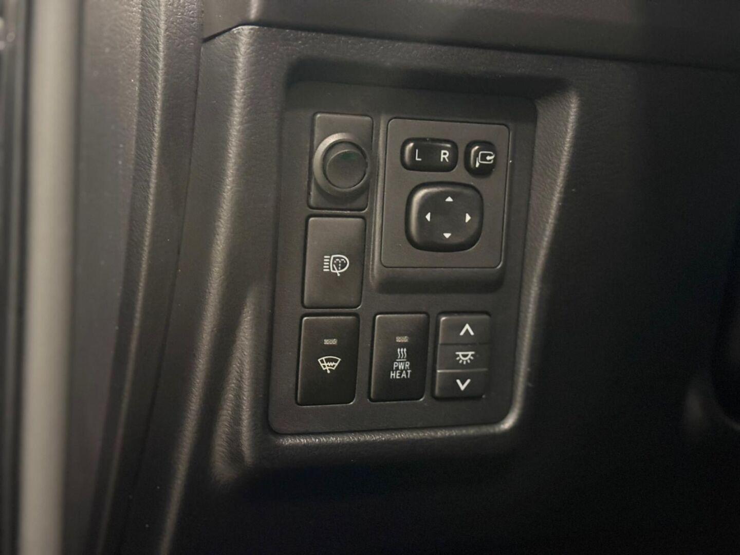 TOYOTA Land Cruiser 2011