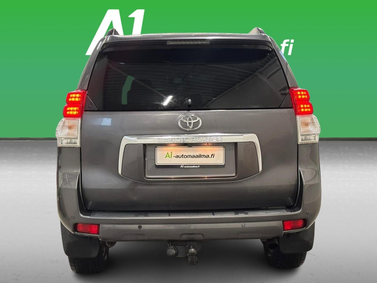 TOYOTA Land Cruiser 2011