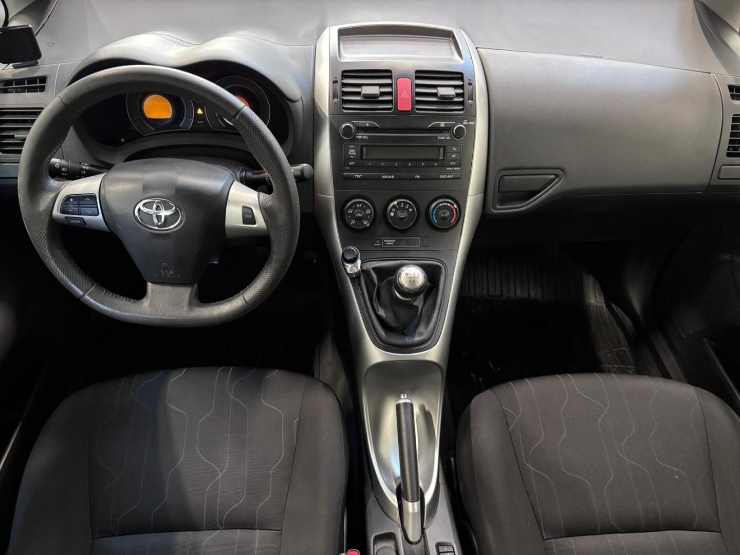 TOYOTA Auris 2010