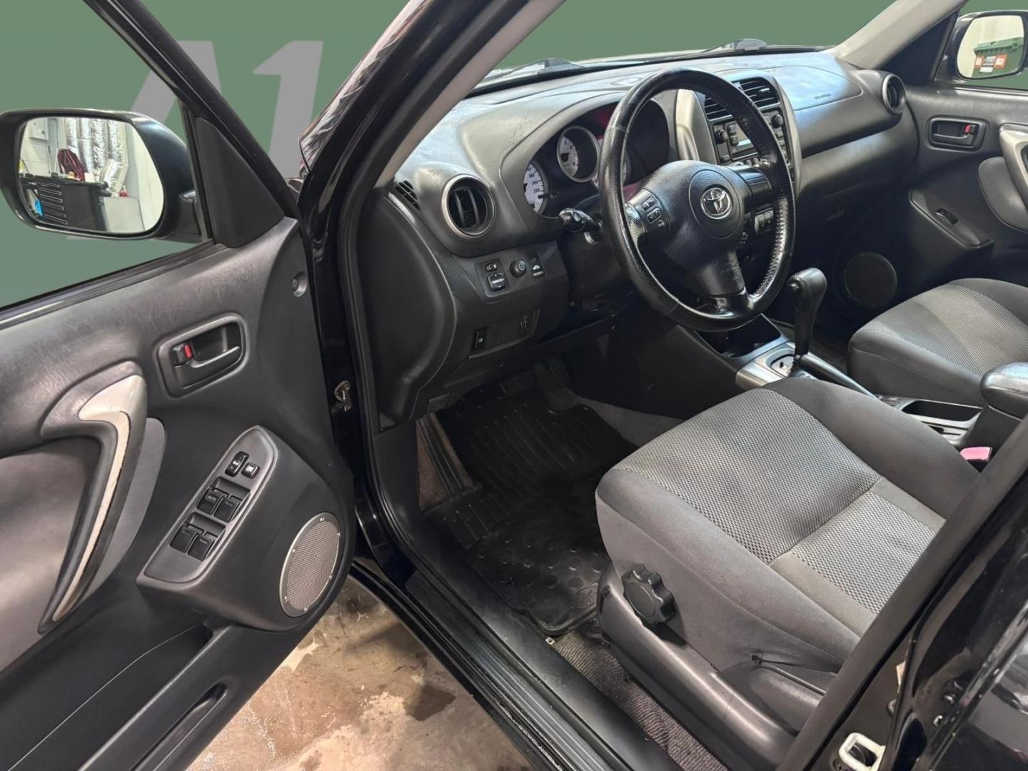 TOYOTA RAV4 2005