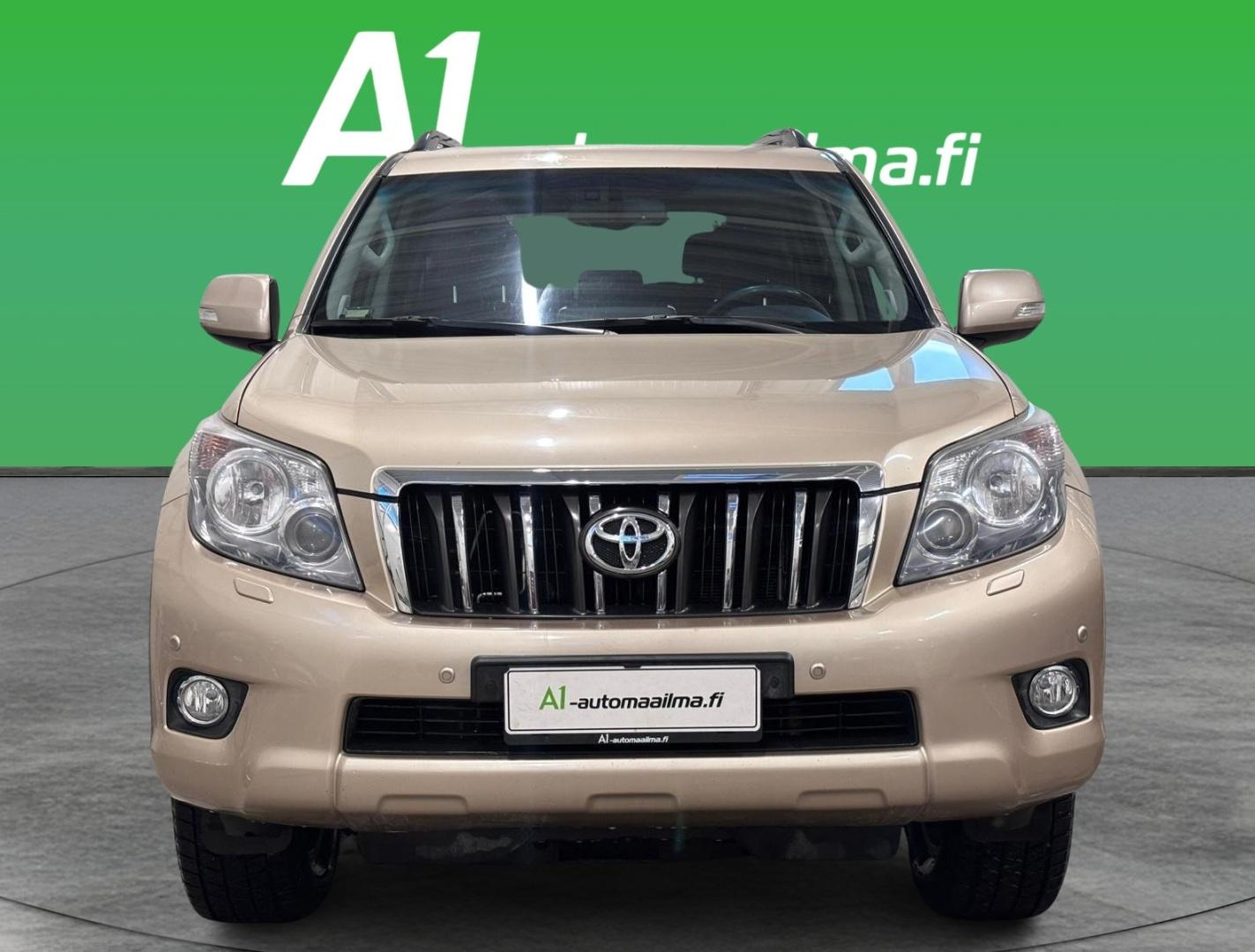 TOYOTA Land Cruiser 2013