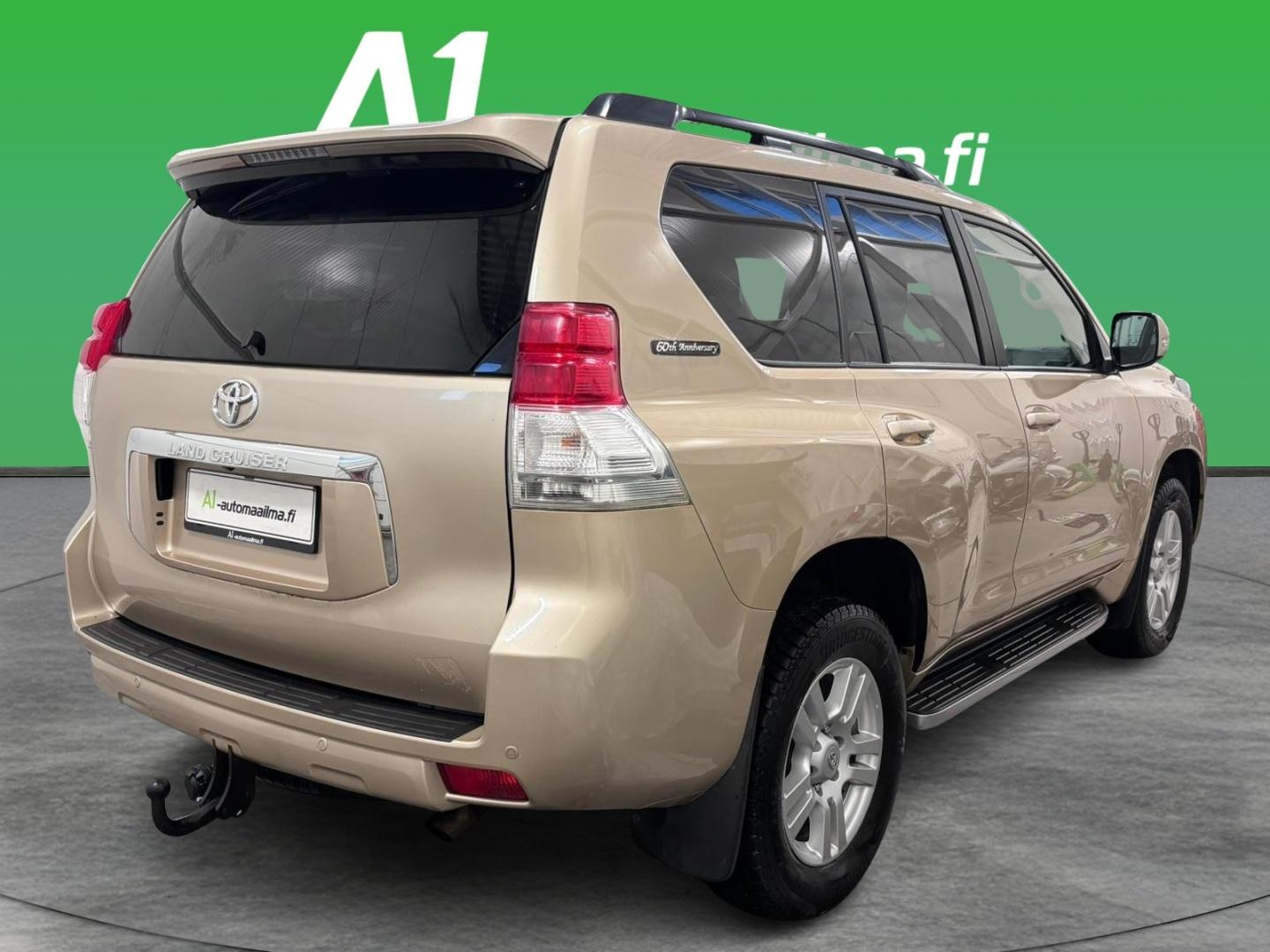 TOYOTA Land Cruiser 2013