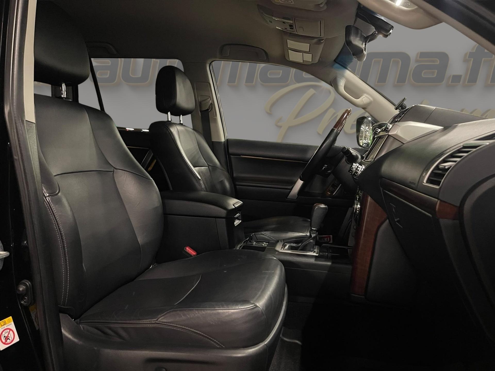 TOYOTA Land Cruiser 2017