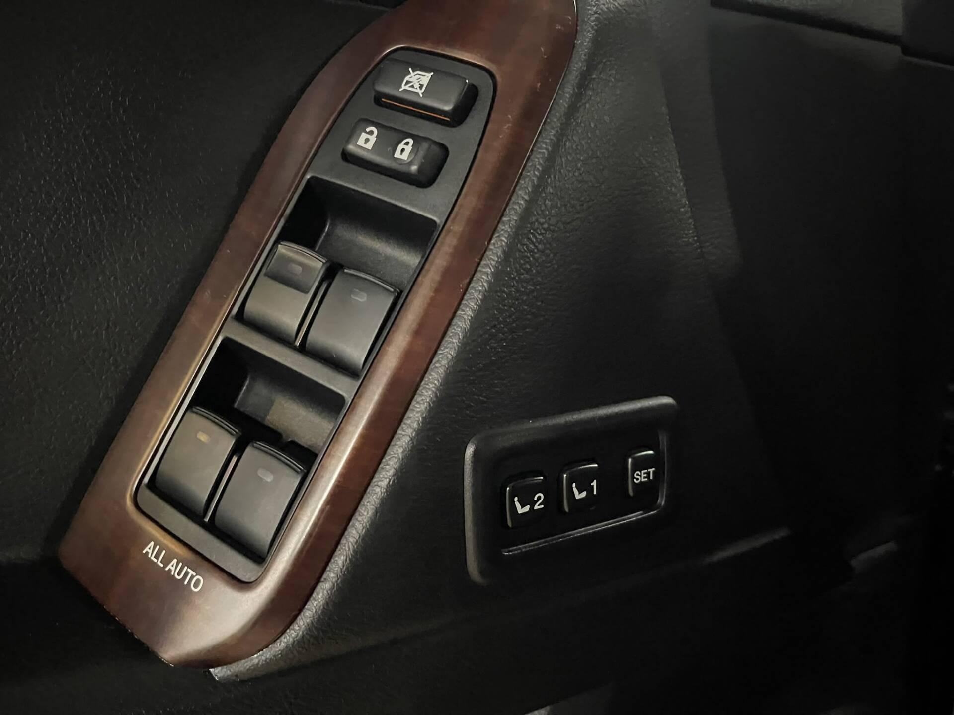 TOYOTA Land Cruiser 2017