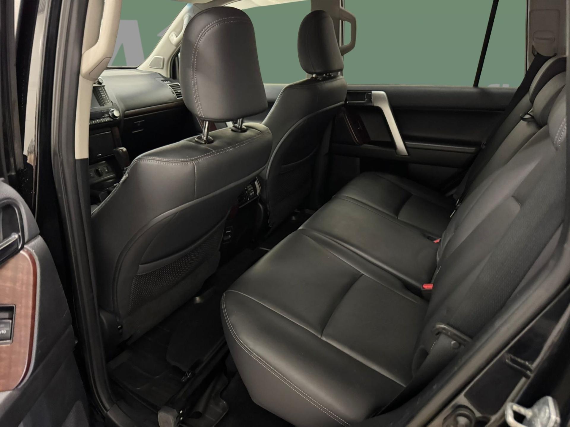 TOYOTA Land Cruiser 2015