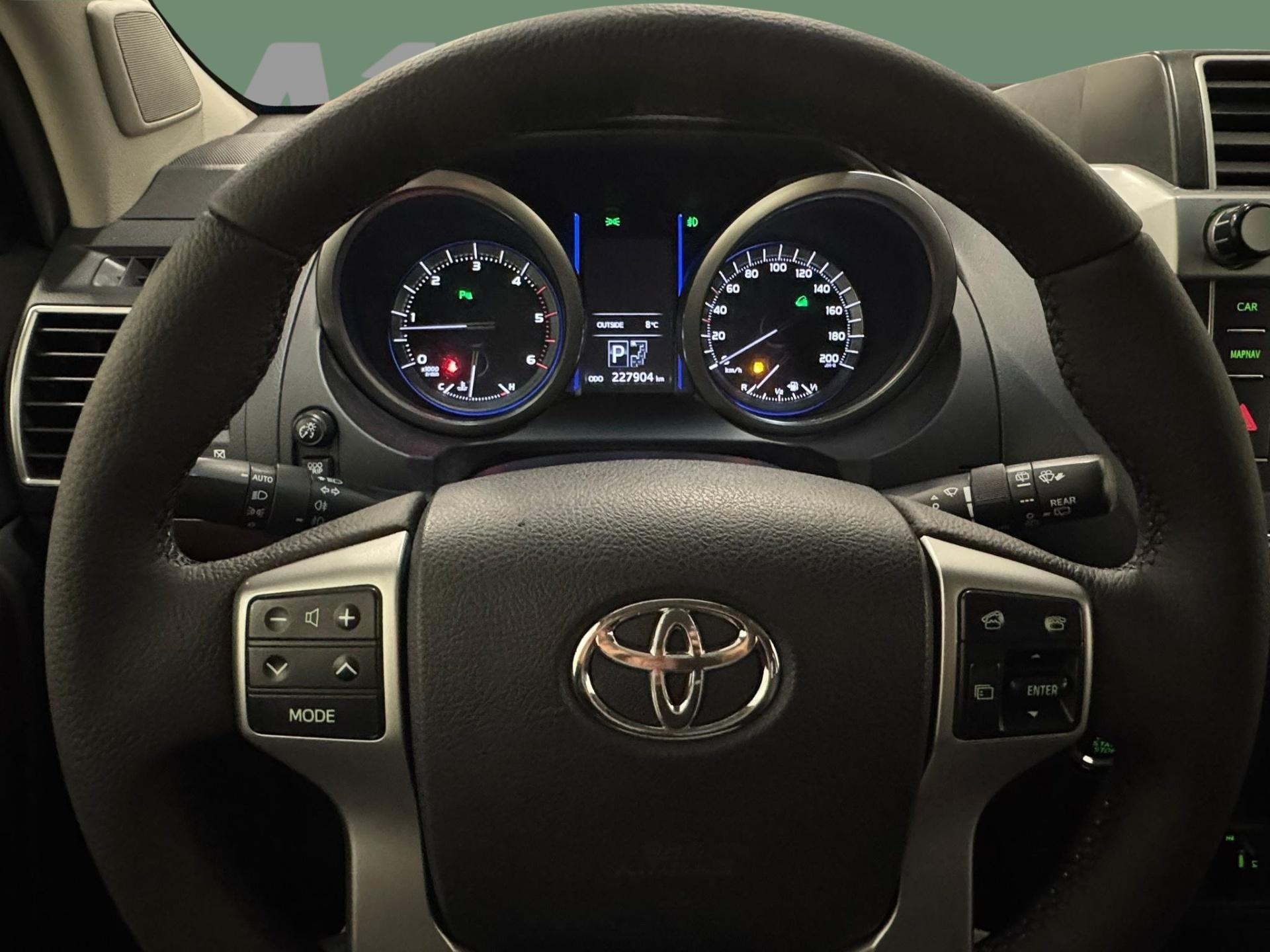 TOYOTA Land Cruiser 2015