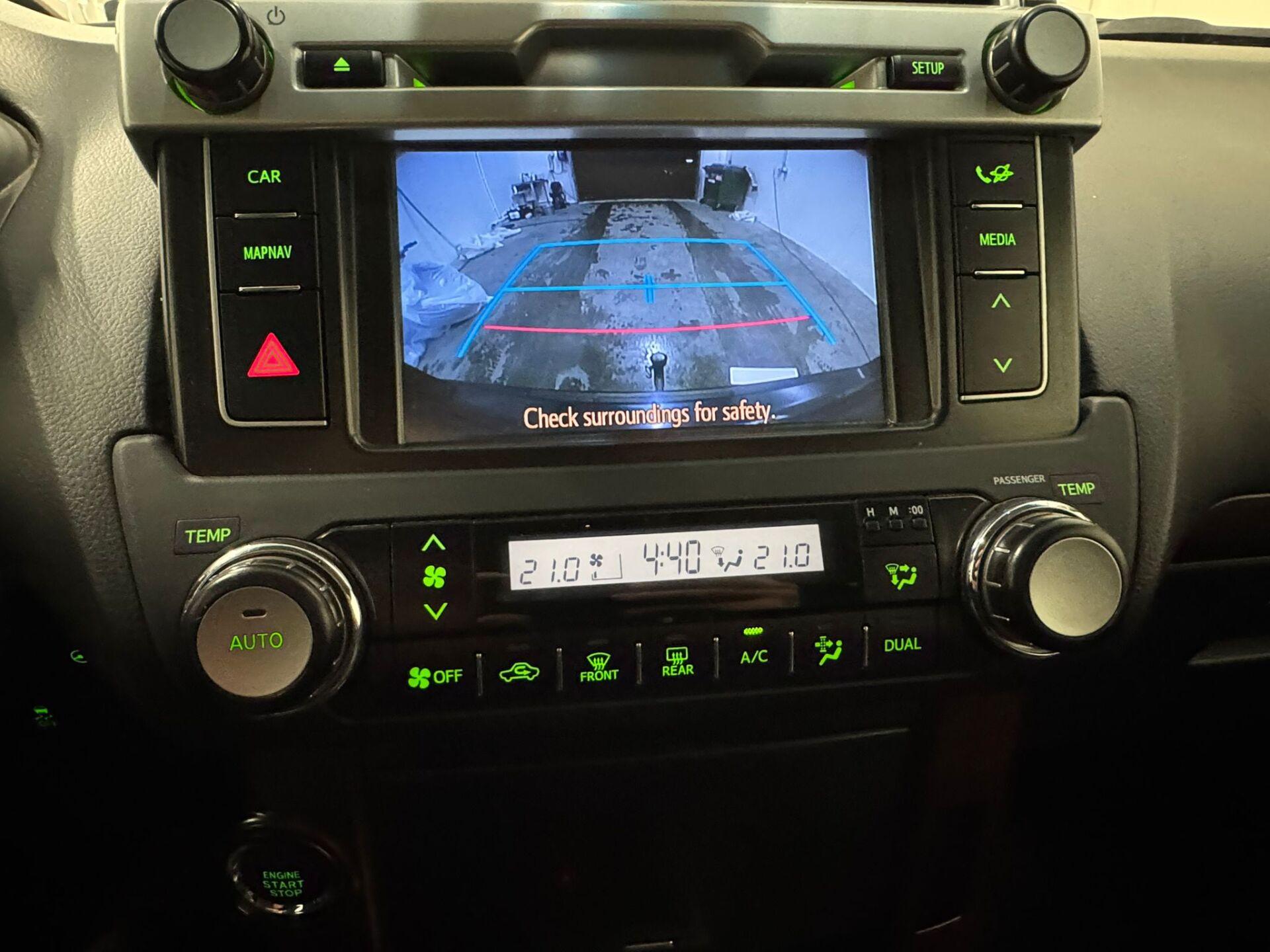 TOYOTA Land Cruiser 2015