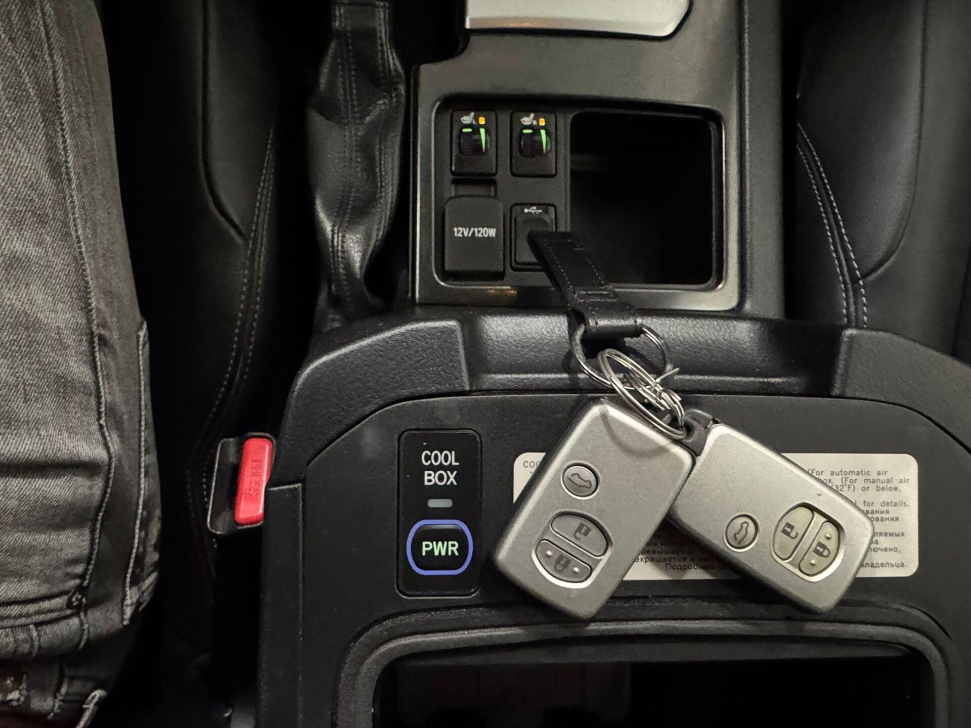 TOYOTA Land Cruiser 2015