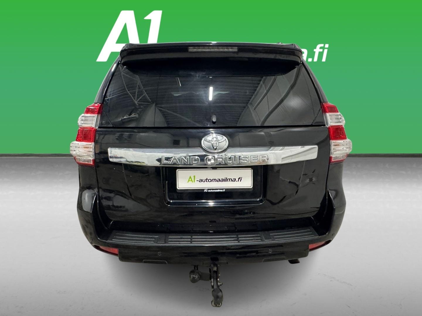 TOYOTA Land Cruiser 2015