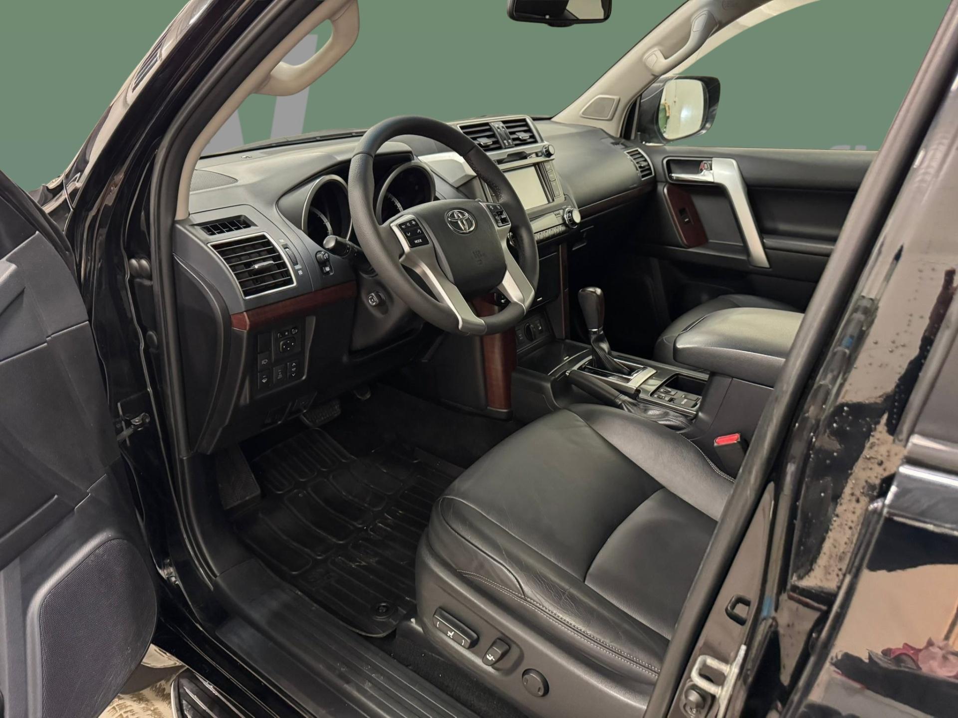 TOYOTA Land Cruiser 2015