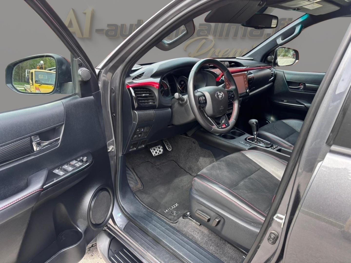 TOYOTA Hilux 2023