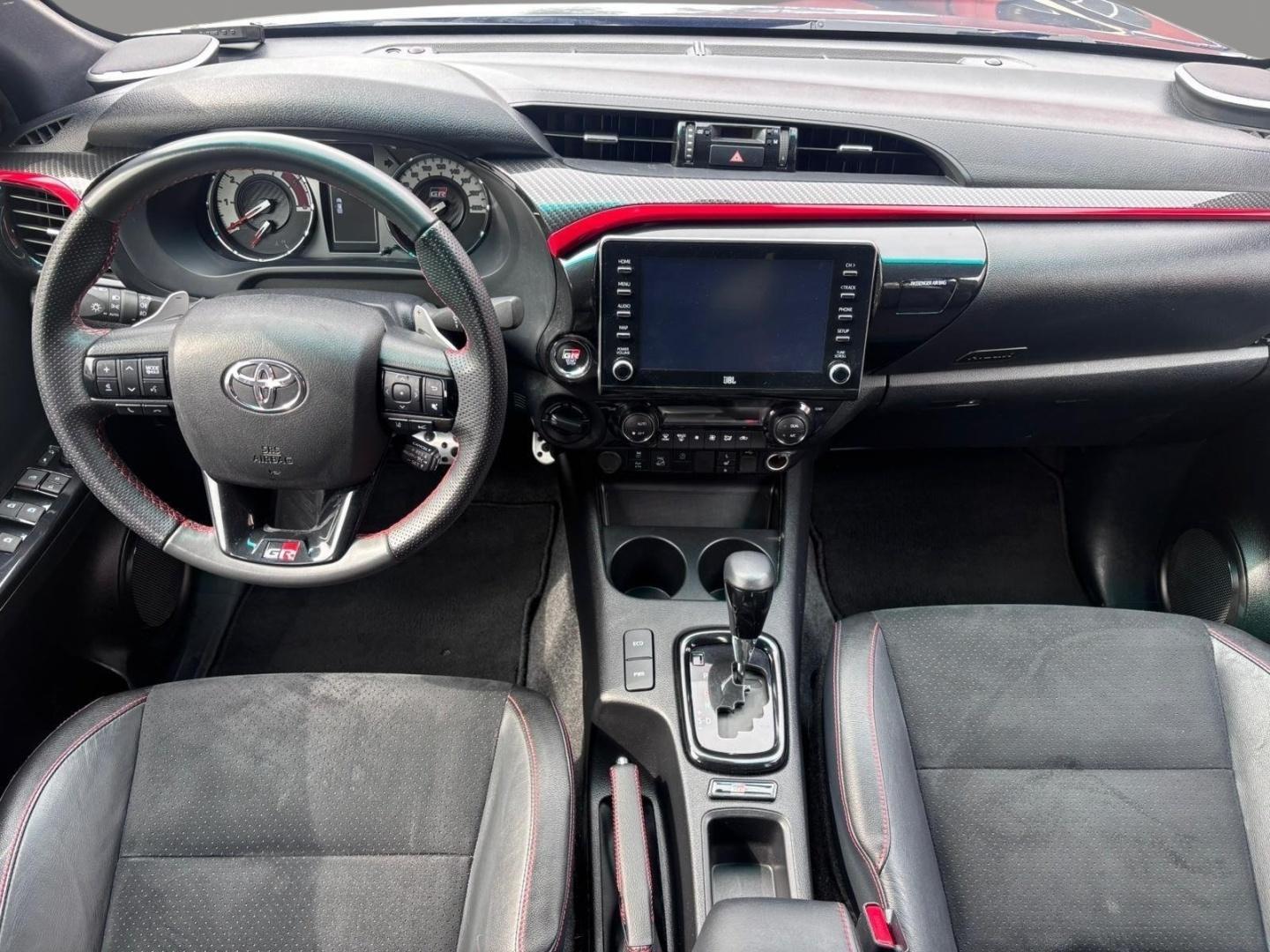 TOYOTA Hilux 2023
