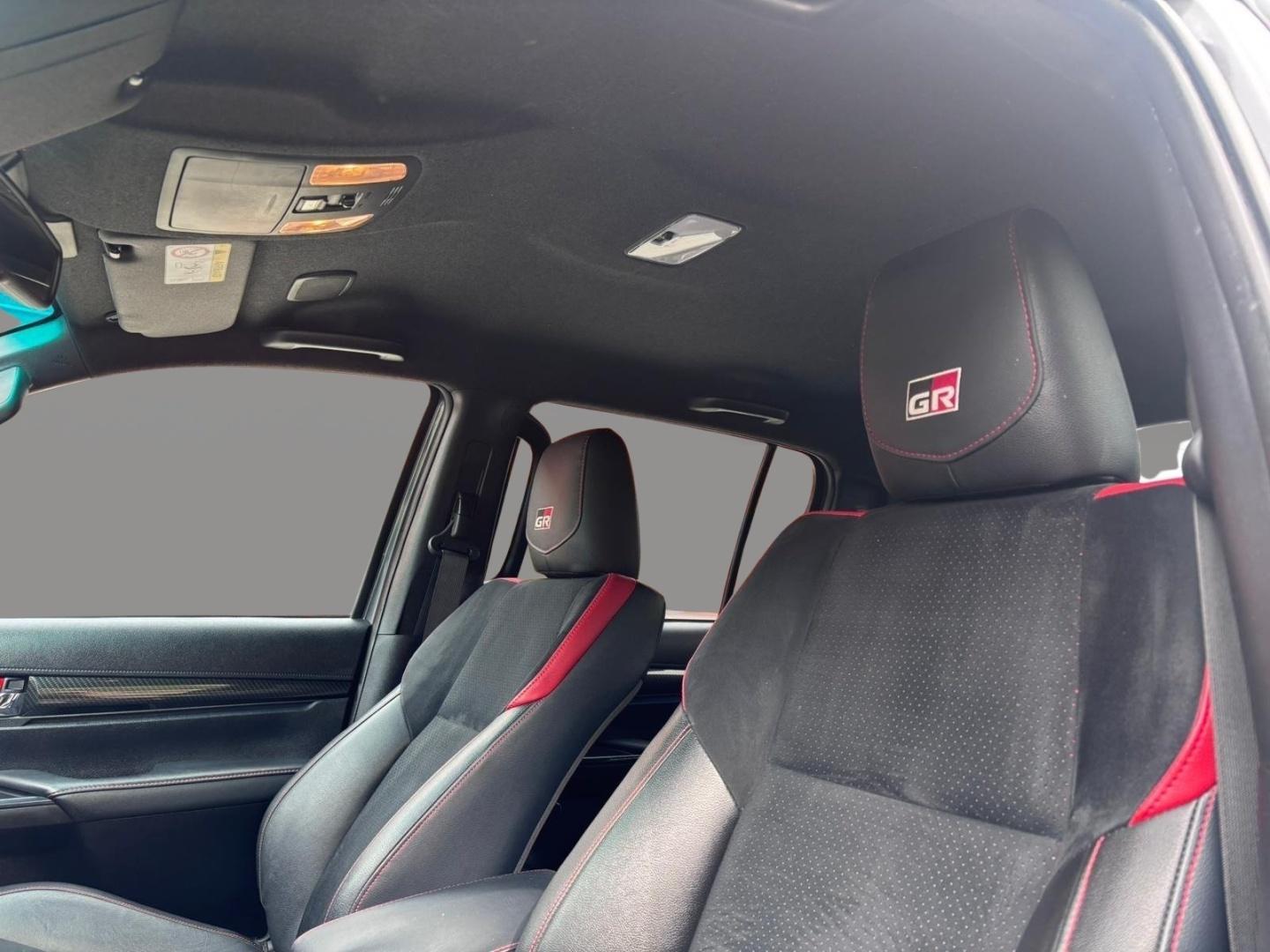 TOYOTA Hilux 2023