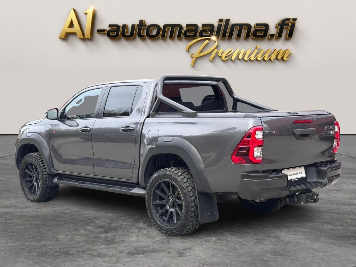 TOYOTA Hilux 2023