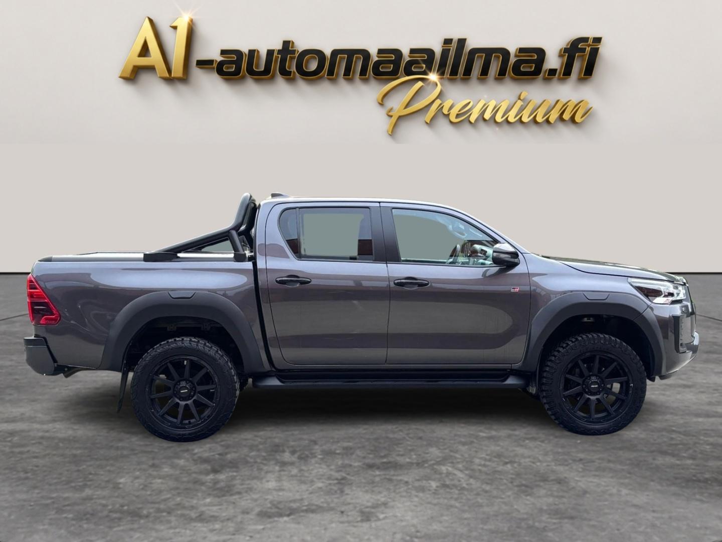 TOYOTA Hilux 2023