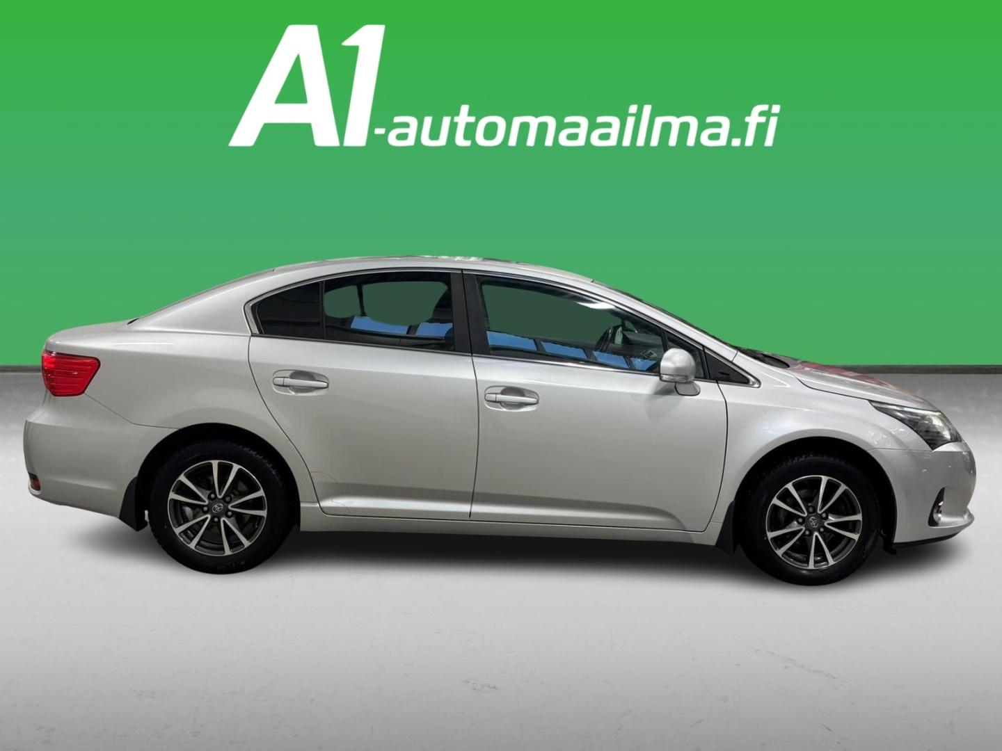 TOYOTA Avensis 2015