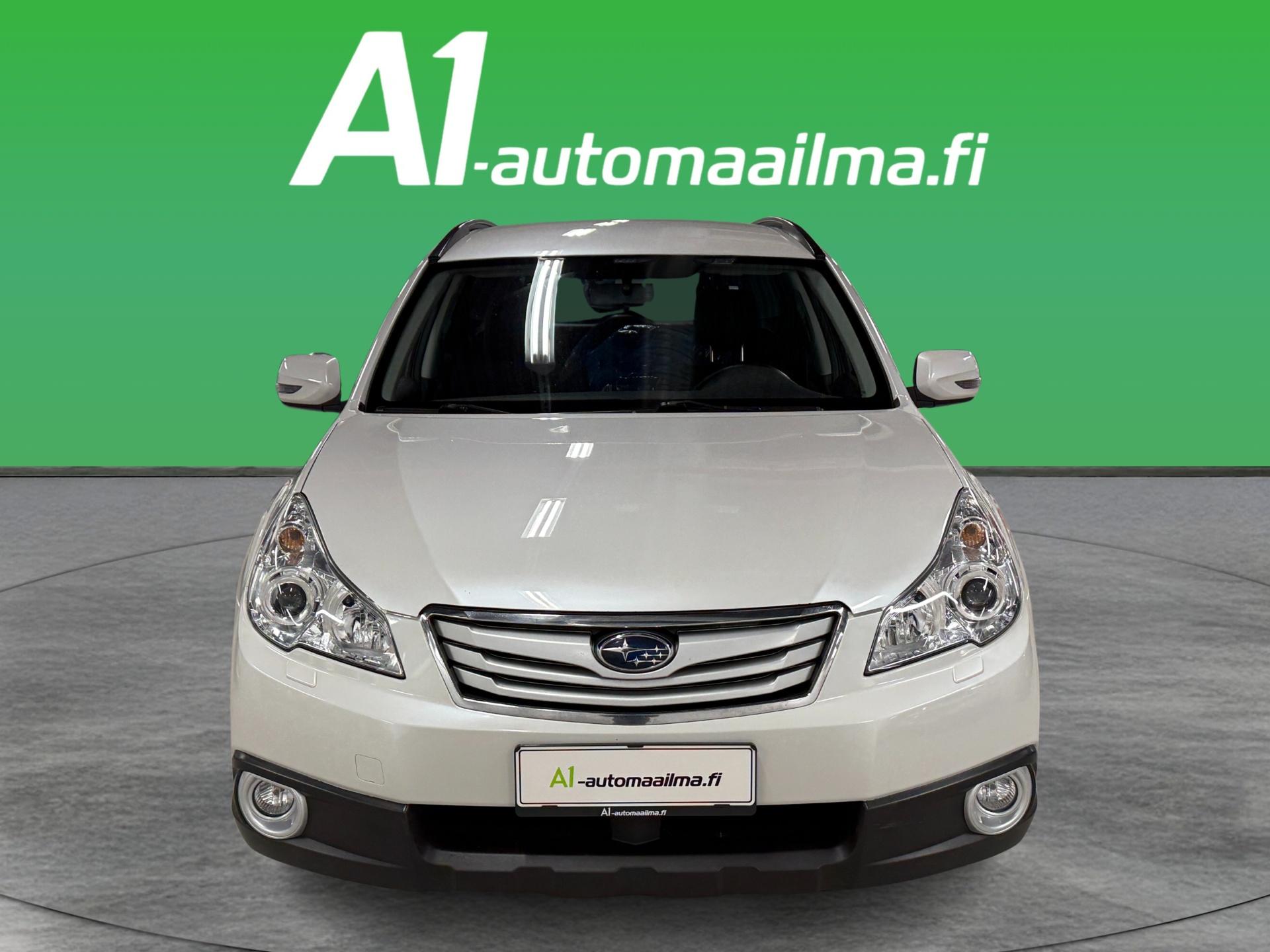 SUBARU Outback 2011